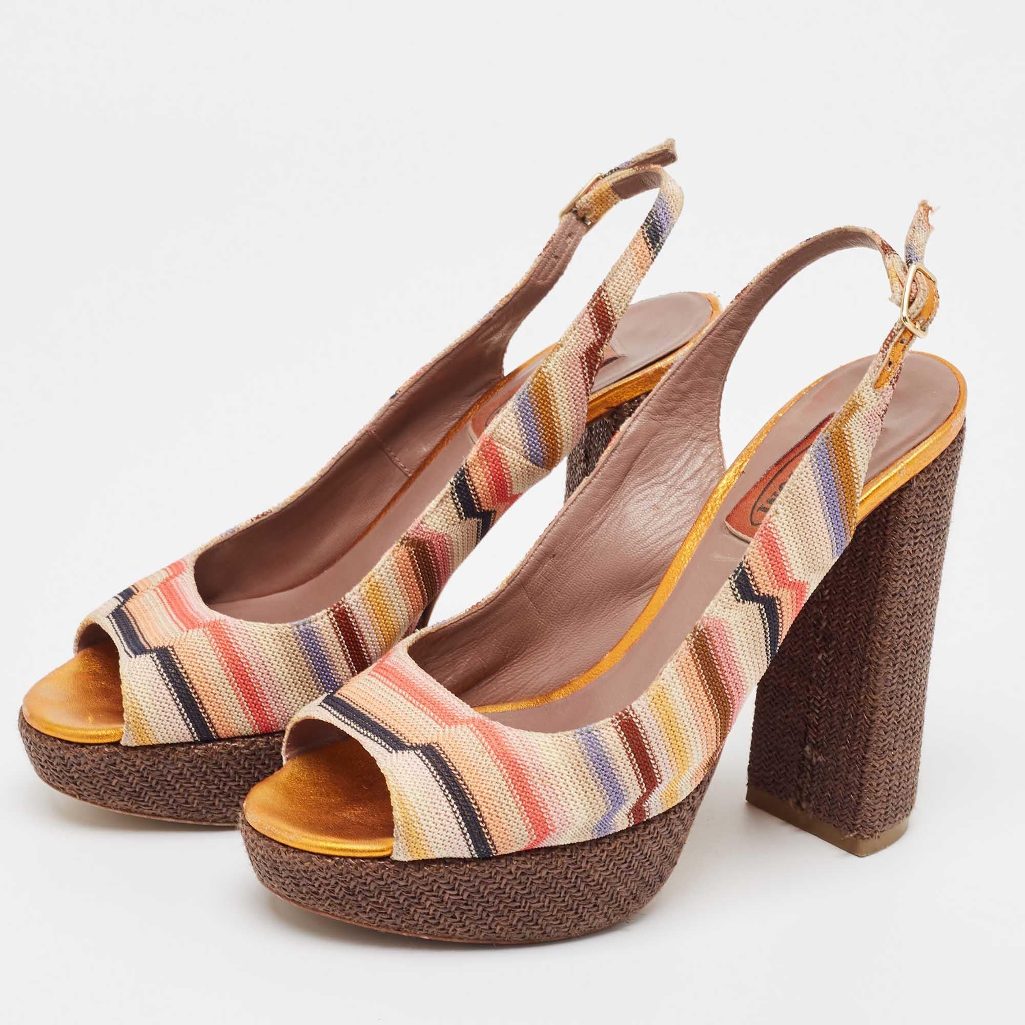 Ces sandales incarnent le mélange parfait de style audacieux et intemporel. Fabriquées à partir de matériaux de qualité, ces chaussures vous offriront la hauteur parfaite pour un look sophistiqué.
