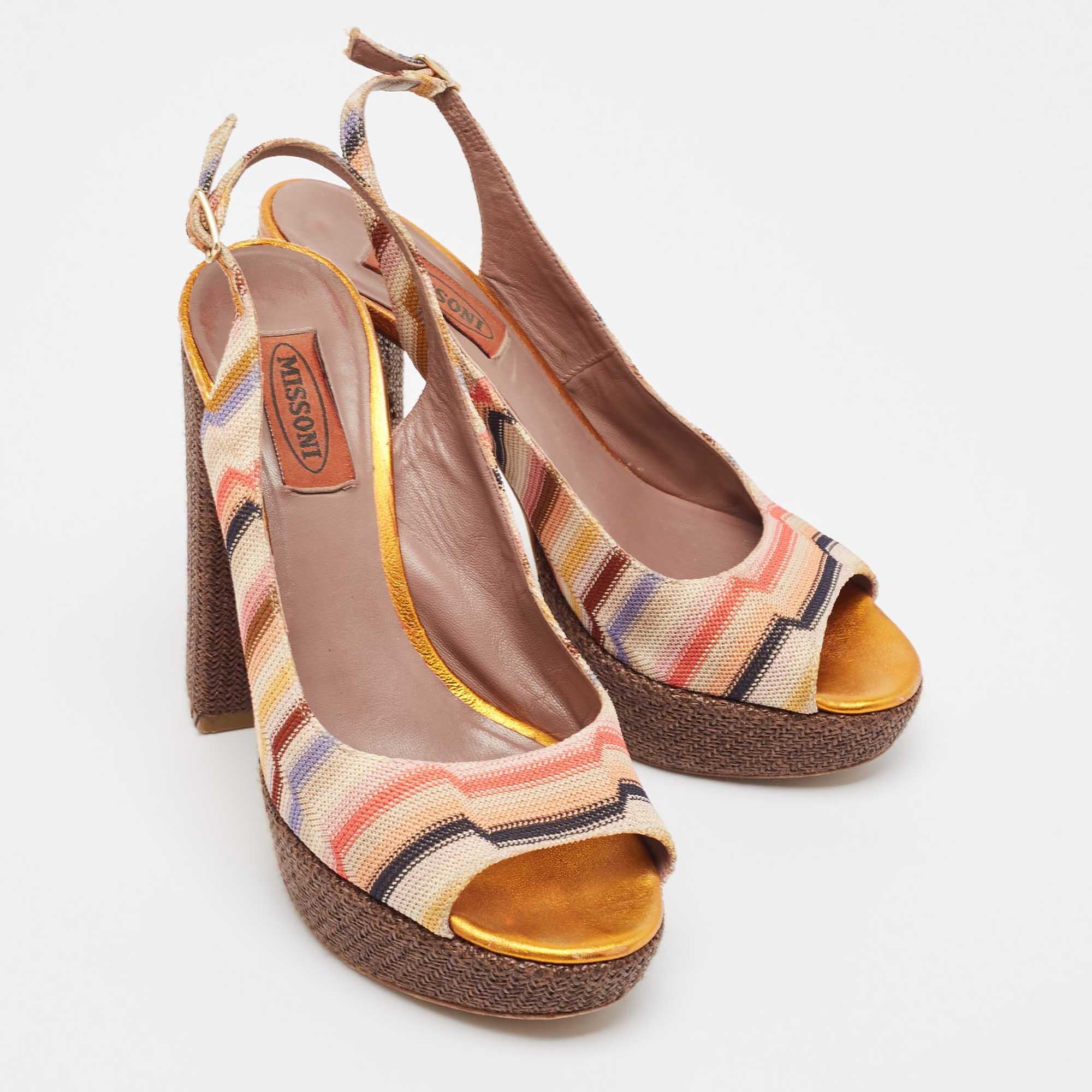 Missoni - Sandales à talons compensés en tissu tricoté multicolore à motifs Taille 36 Bon état - En vente à Dubai, Al Qouz 2