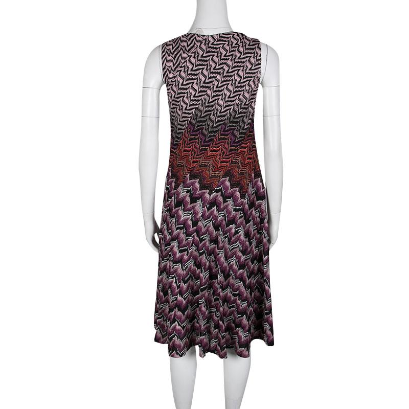 For an evening look, if you fancy something graceful that doesn't look overboard, then pick this Missoni dress. It is beautifully designed in an A-line silhouette and adorned with jacquard knit patterns with lurex accents. A sleeveless outfit, this