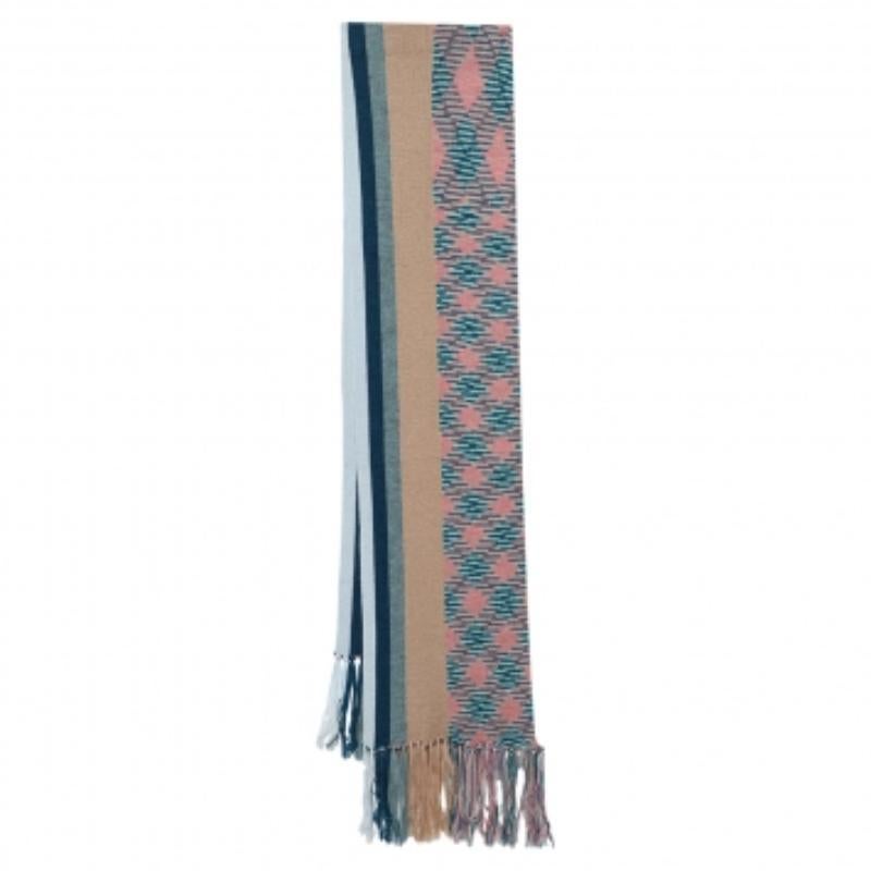 Los artesanos de Missoni han diseñado este pañuelo con detalles intrincados y materiales de calidad. Tiene múltiples tonalidades y extremos con flecos. Péinalo alrededor del cuello o de los hombros.