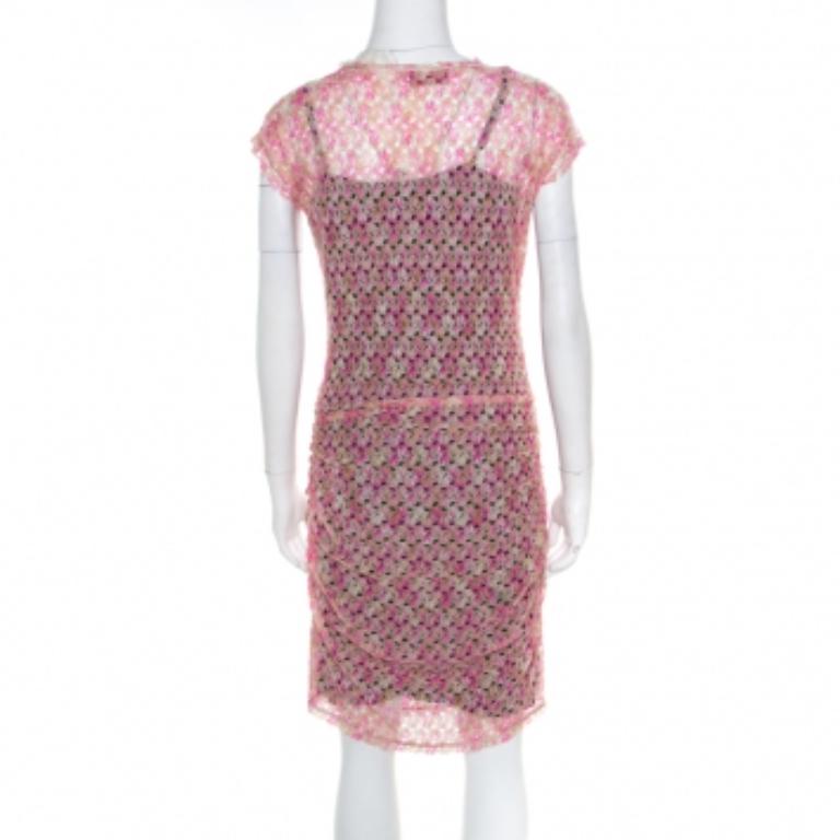 Mit diesem Kleid aus dem Hause Missoni gehen Sie stilvoll aus dem Haus. Beginnen Sie Ihr Wochenende mit diesem eleganten, mehrfarbigen Kleidungsstück auf fröhliche Weise. Aus Mischgewebe gefertigt, wird es zu Ihrem Lieblingsoutfit für jede