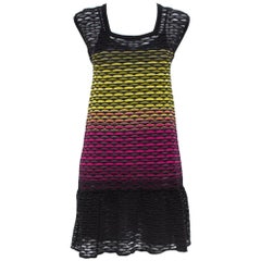 Mehrfarbig Perforiertes Strick-Shiftkleid mit Rüschen-Detail S
