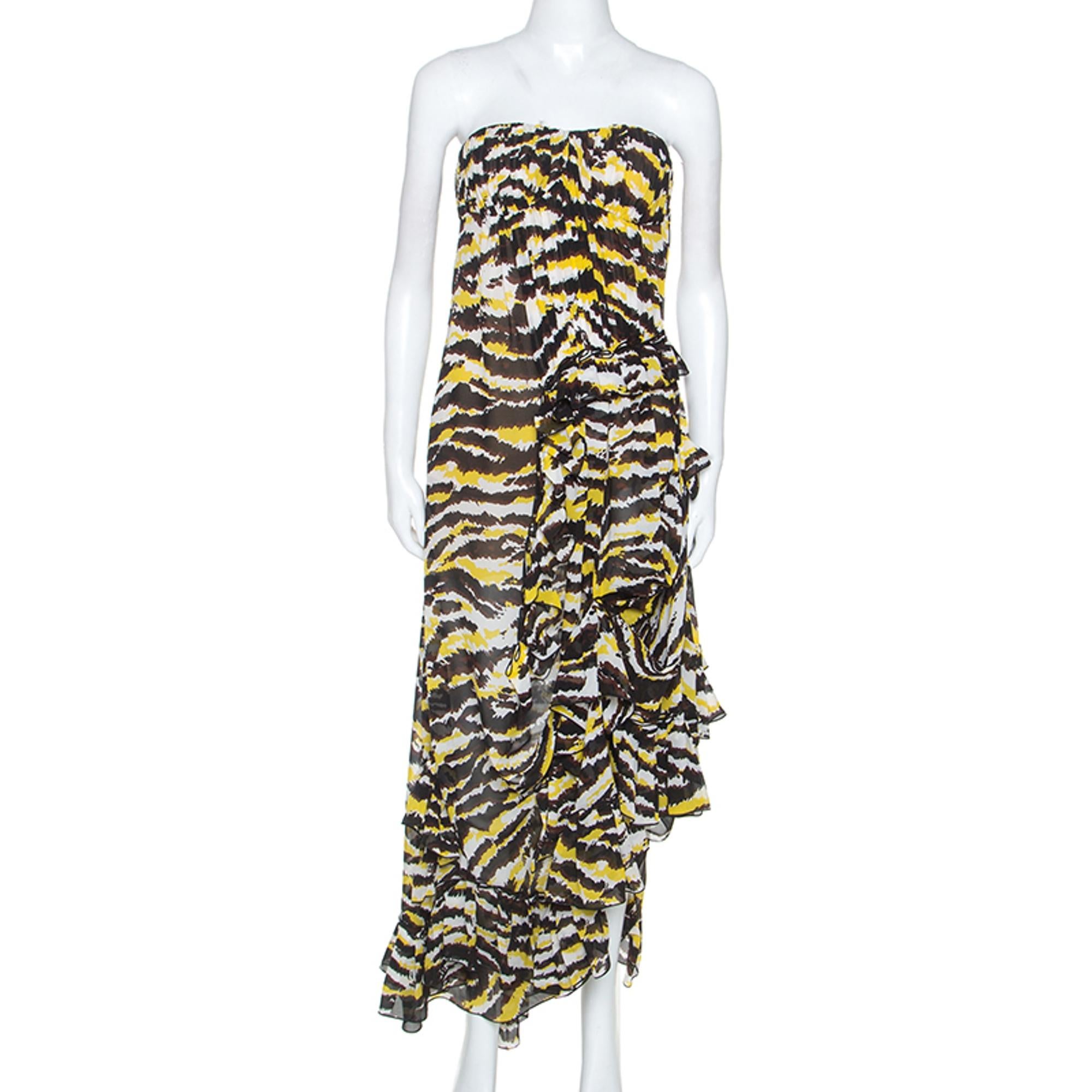 This exquisitely tailored dress by Missoni is absolutely stunning. Crafted to deliver effortless style, it is made from silk and features a striking multicolored tiger print throughout. It flaunts a strapless silhouette and features ruffles in the