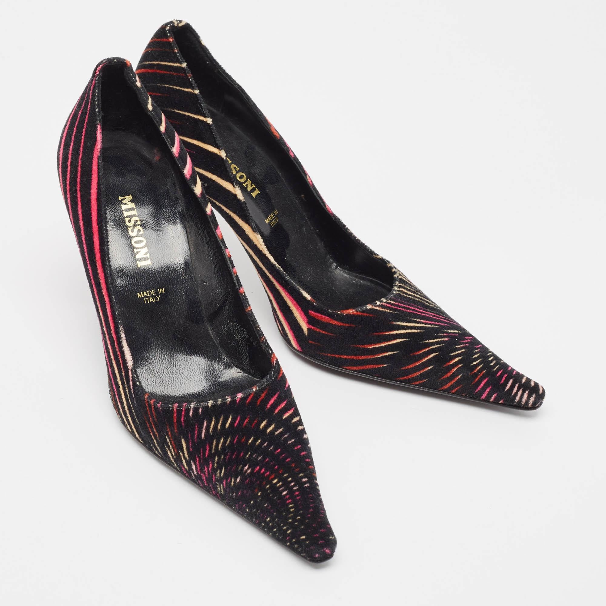 Missoni Multicolor Velvet Suede Pointed Toe Pumps Size 37 In Excellent Condition For Sale In Dubai, Al Qouz 2