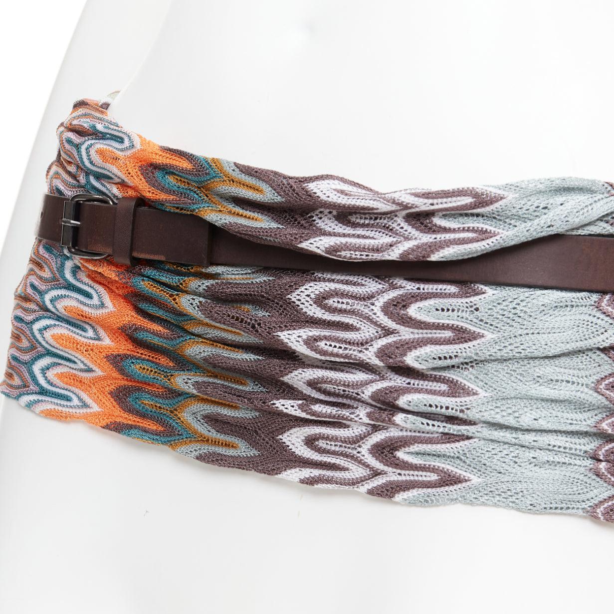 Missoni, cintura in tessuto multicolore con motivo a onde, lavorata a maglia e in pelle marrone, IT40 S
Riferimento: SNKO/A00615
Marchio: Missoni
Materiale: Pelle, Tessuto
Colore: Marrone, Multicolore
Modello: Zig Zag
Chiusura: Cintura
Dettagli