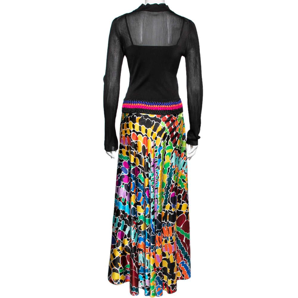 This dress from the House of Missoni is classy and charming in every way! Tailored using multicolored printed satin and knit fabric, this dress has a maxi-length silhouette along with long sleeves. Obtain a versatile style as you step out in this