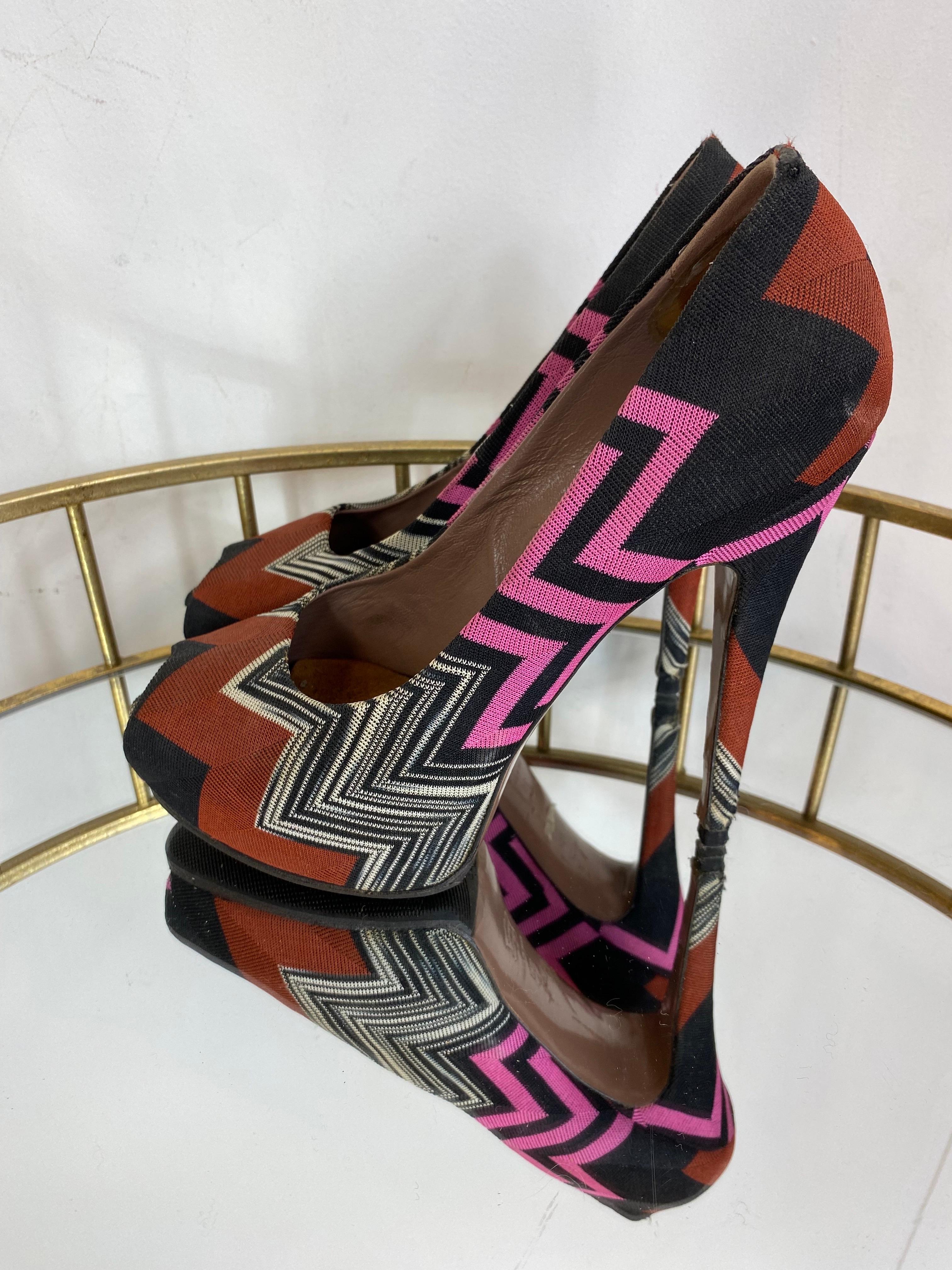 Décolleté Missoni con punta aperta
In perfette condizioni

N 38
Piattaforma 3,5 cm
Tacco 13,5 cm