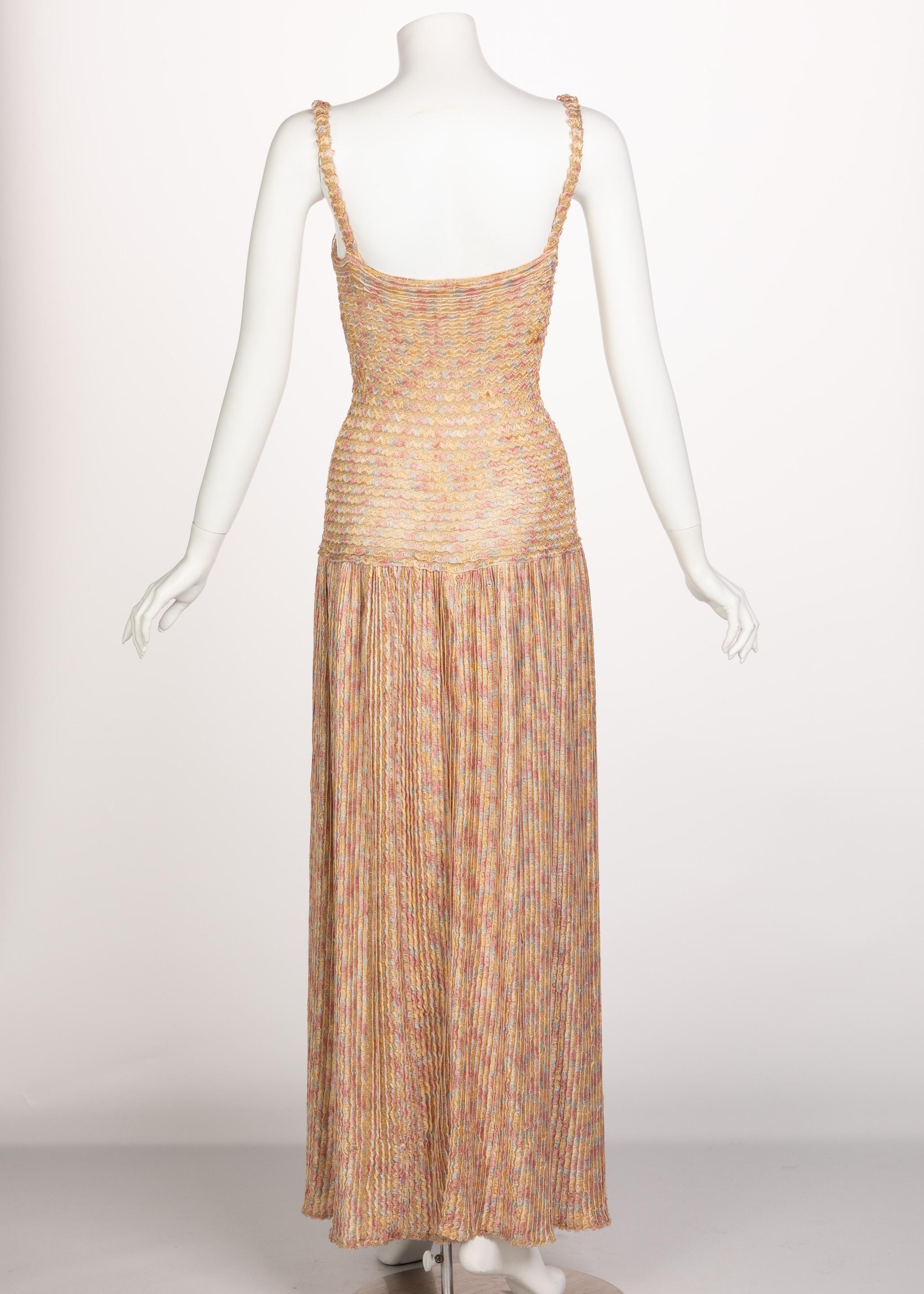 Missoni - Ensemble robe longue cardigan et collier en maille dorée rose, années 1970 en vente 5