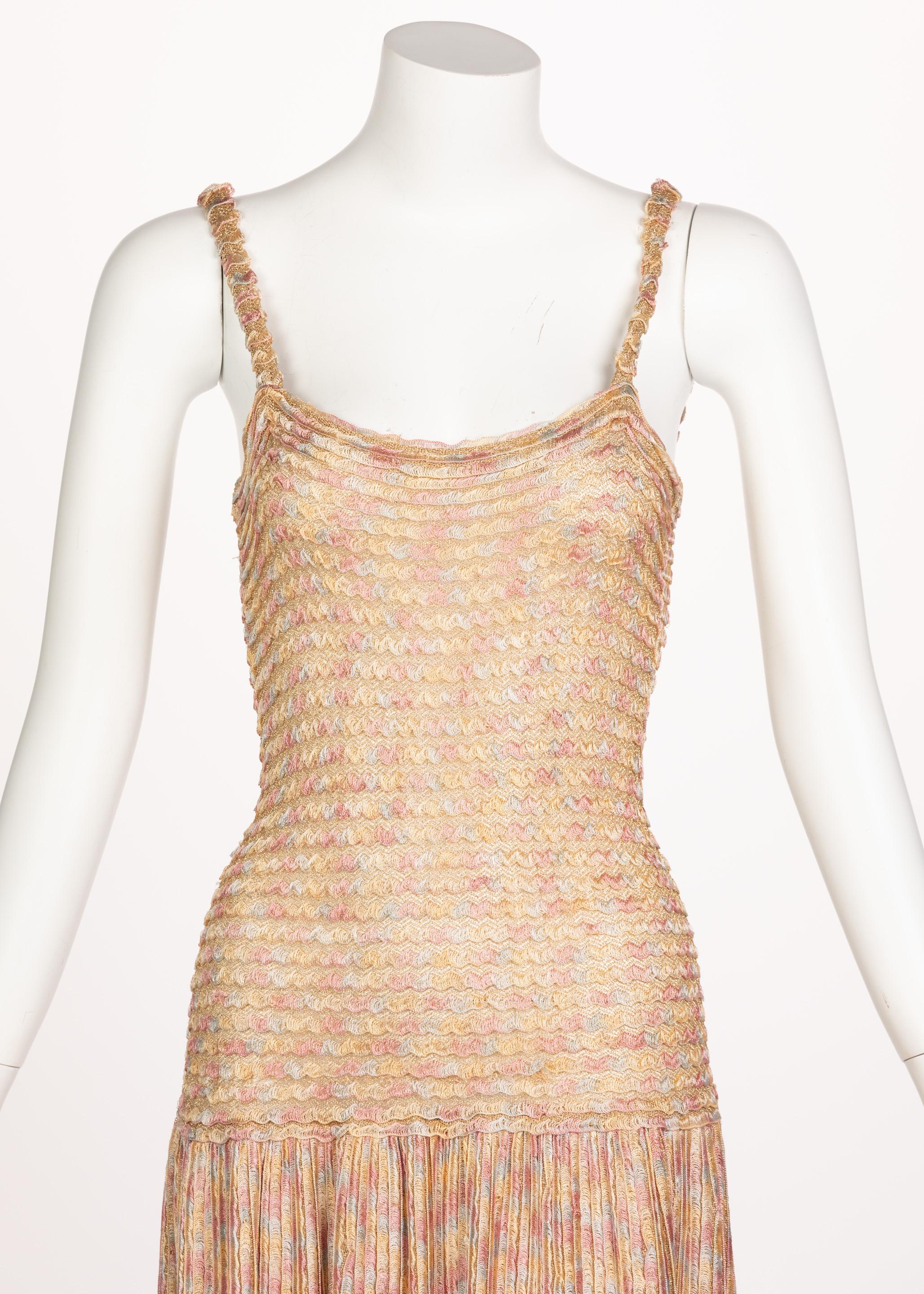 Missoni - Ensemble robe longue cardigan et collier en maille dorée rose, années 1970 en vente 7