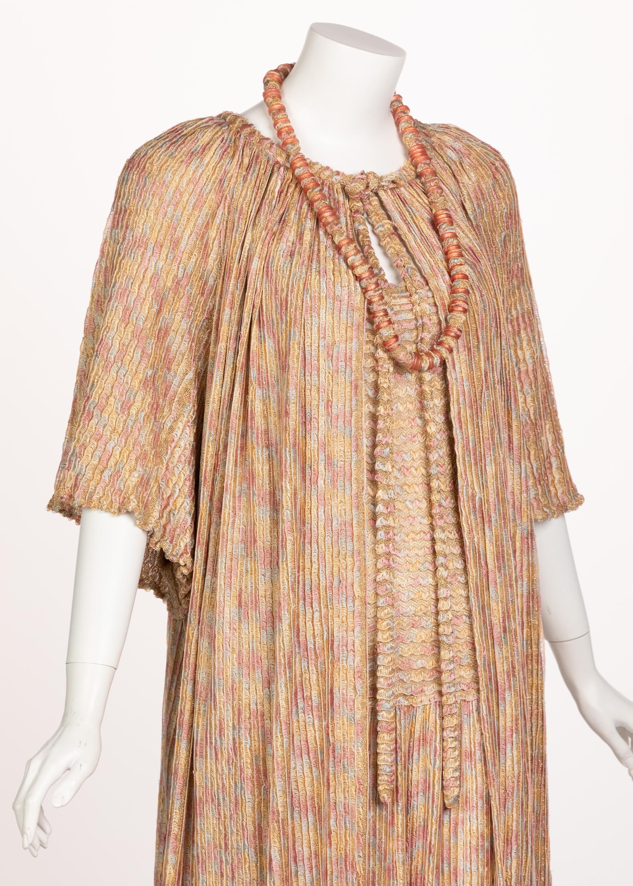 Missoni - Ensemble robe longue cardigan et collier en maille dorée rose, années 1970 en vente 13