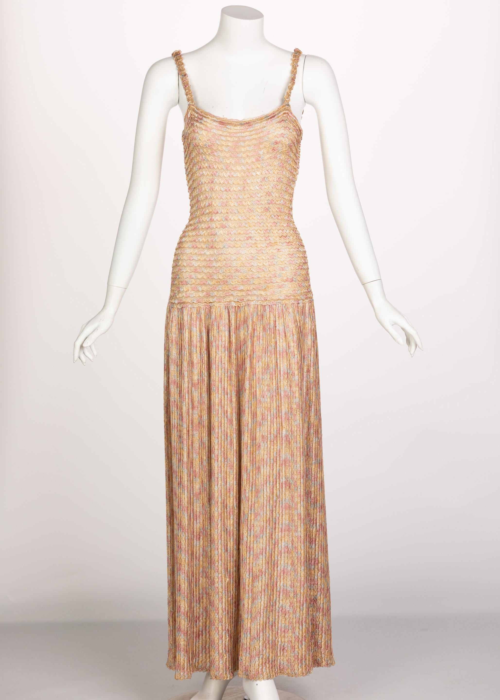Missoni - Ensemble robe longue cardigan et collier en maille dorée rose, années 1970 en vente 2