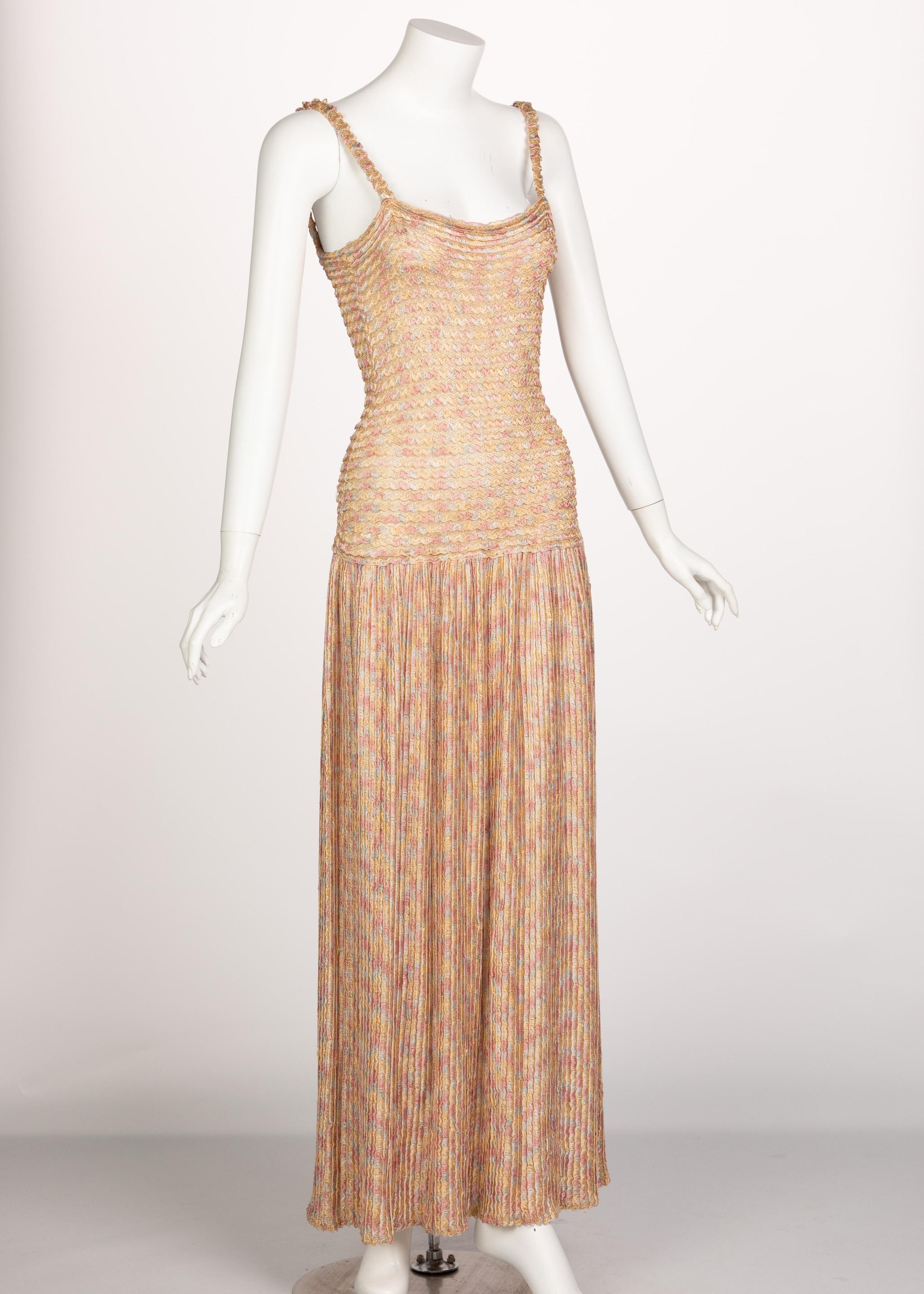 Missoni - Ensemble robe longue cardigan et collier en maille dorée rose, années 1970 en vente 3