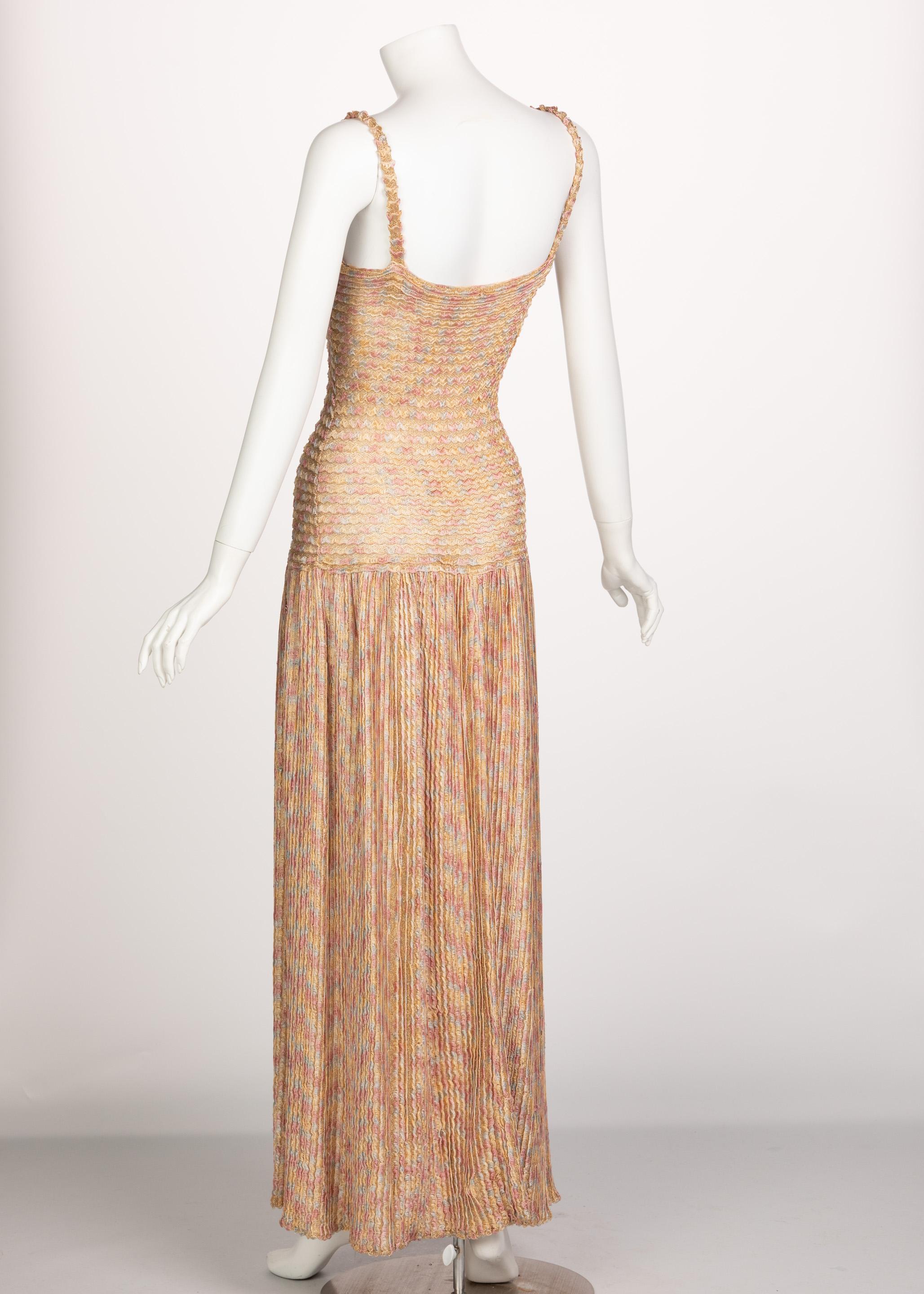 Missoni - Ensemble robe longue cardigan et collier en maille dorée rose, années 1970 en vente 4