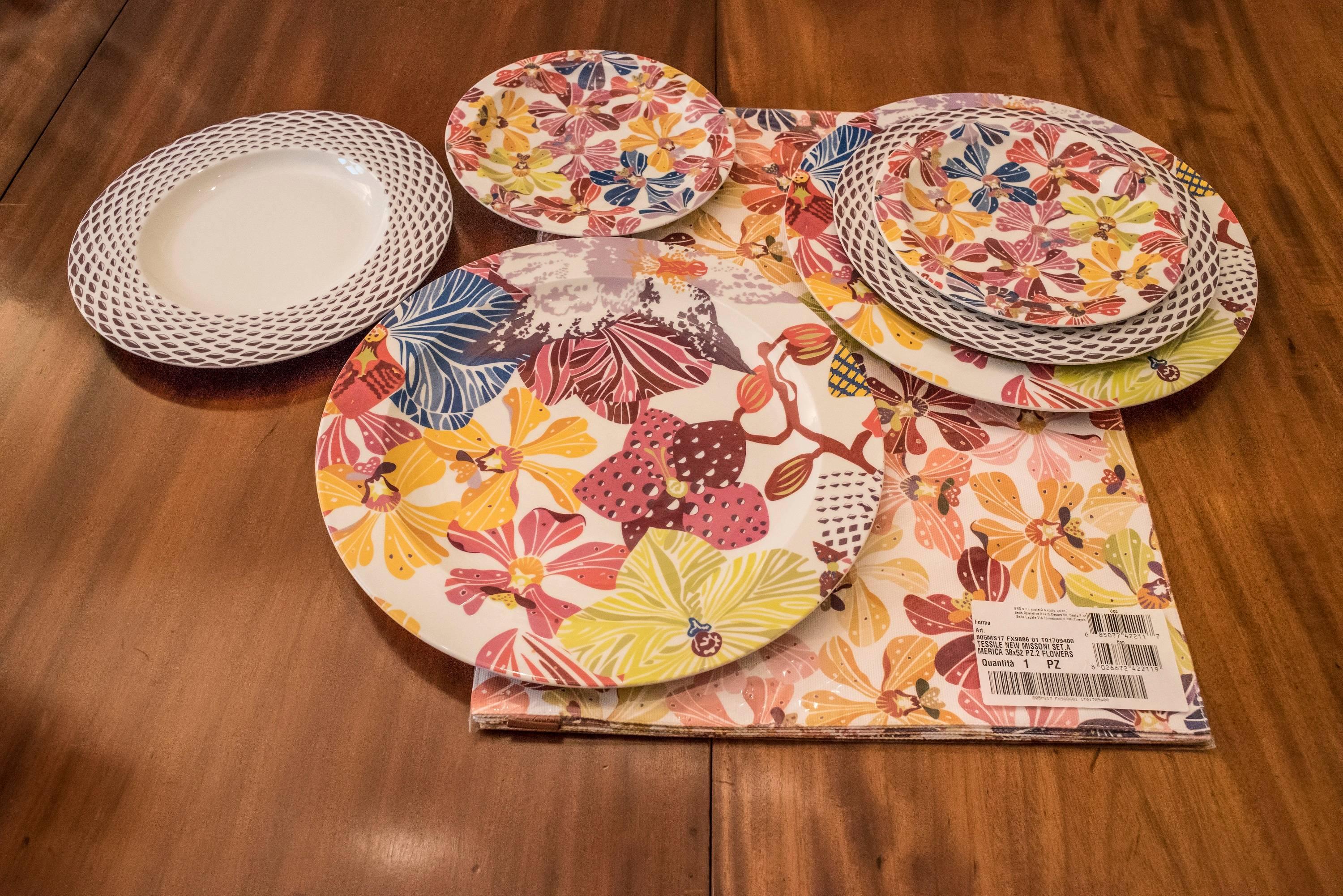 Modern Missoni Porcelain Italian Set of Three Plates and Individual Tablecloth