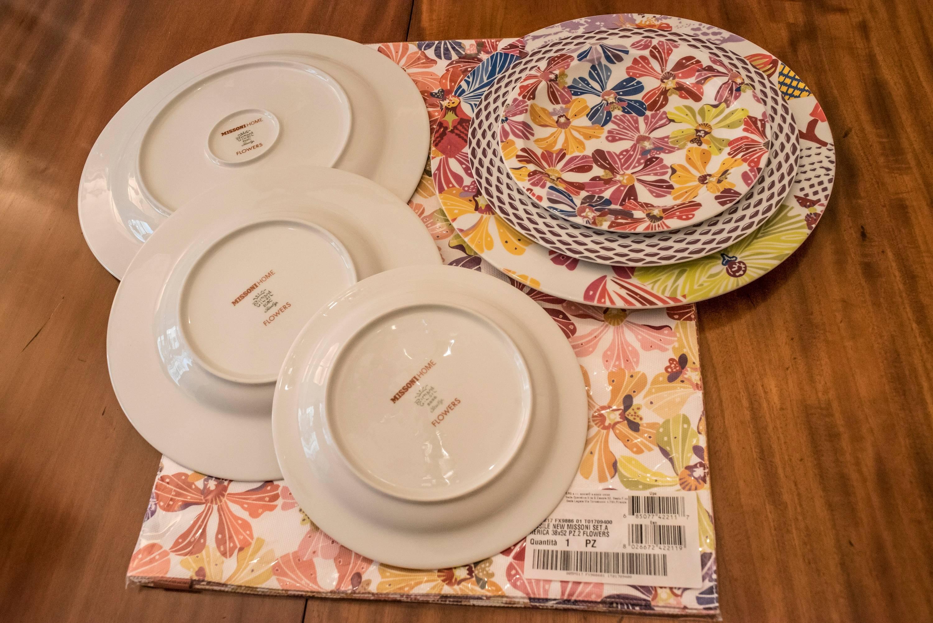 Missoni Porcelain Italian Set of Three Plates and Individual Tablecloth In Excellent Condition In Valladolid, ES