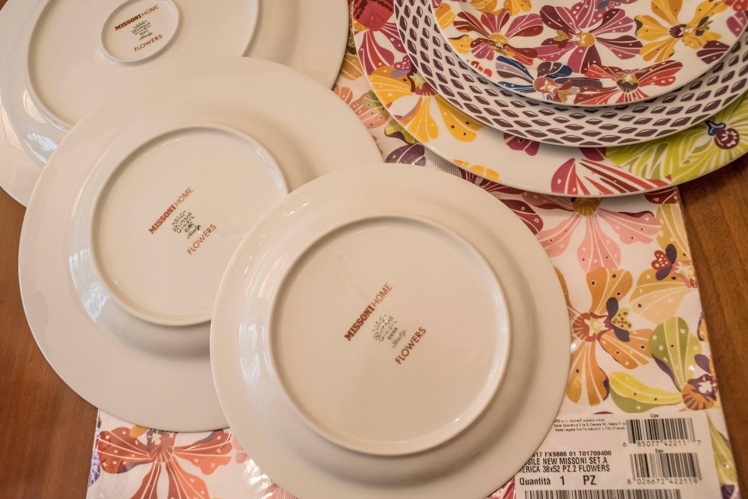 Contemporary Missoni Porcelain Italian Set of Three Plates and Individual Tablecloth
