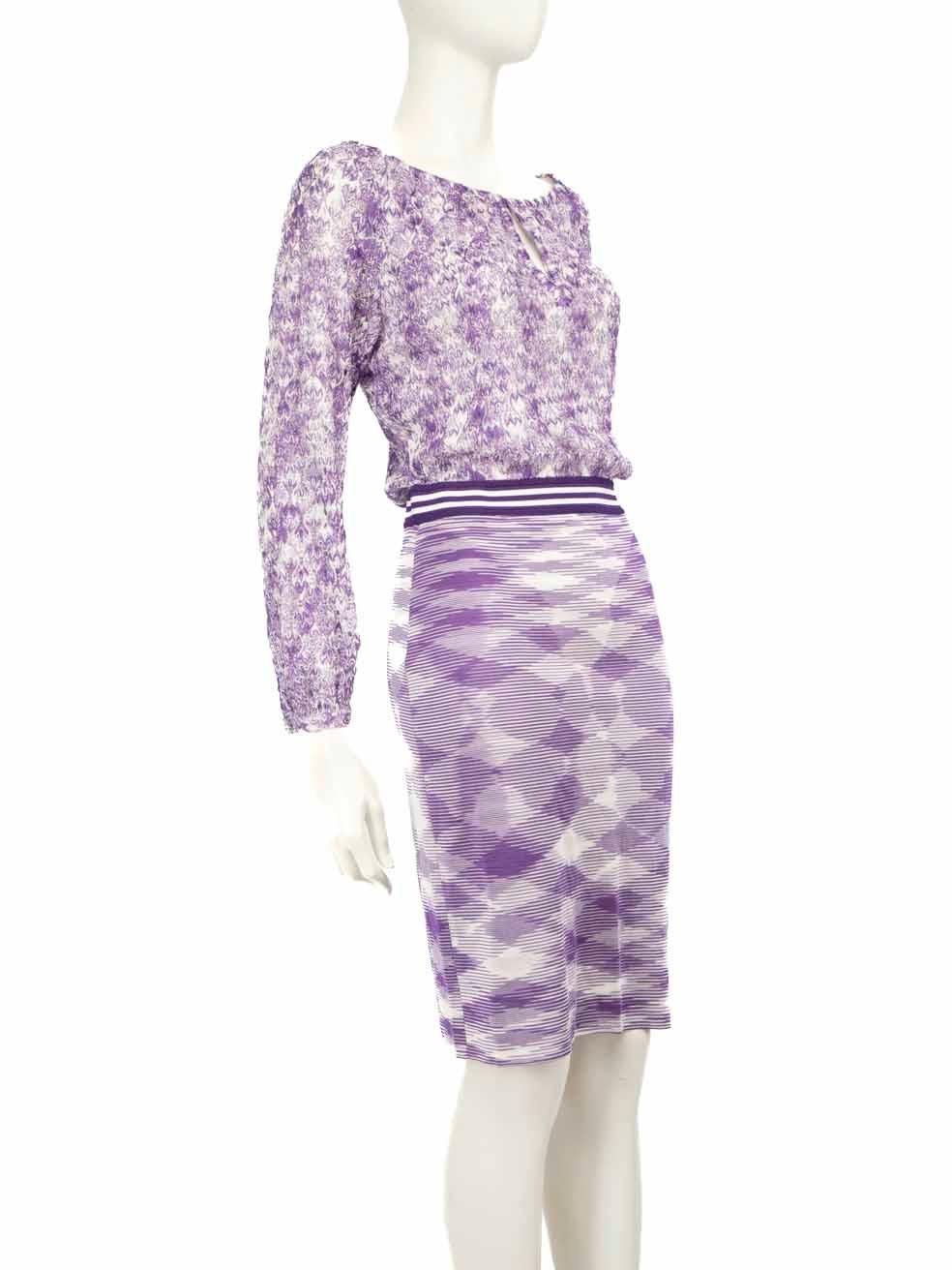 CONDIT ist sehr gut. Kaum sichtbare Abnutzungserscheinungen am Kleid sind bei diesem gebrauchten Missoni Designer-Wiederverkaufsartikel zu erkennen.
 
 
 
 Einzelheiten
 
 
 Lila
 
 Viskose
 
 Kleid
 
 Gestrickt
 
 Gestreiftes Muster
 
 Siehe aber