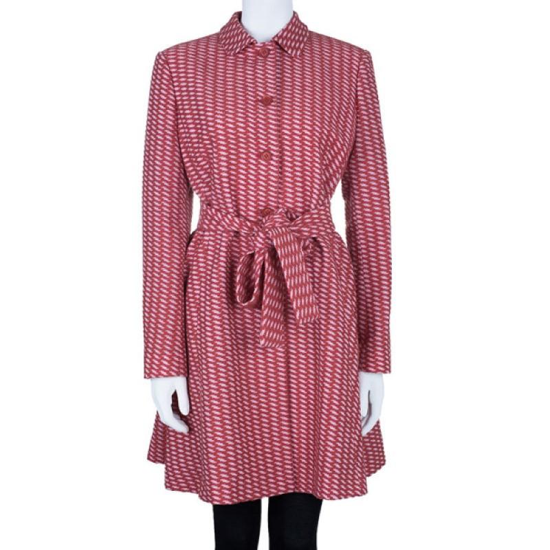 This patterned Missoni coat will add a splash of color to your winter closet. Made from a cotton blend, its red and white design features long sleeves, a collar, a belt, and red buttons.

Includes: The Luxury Closet Packaging

