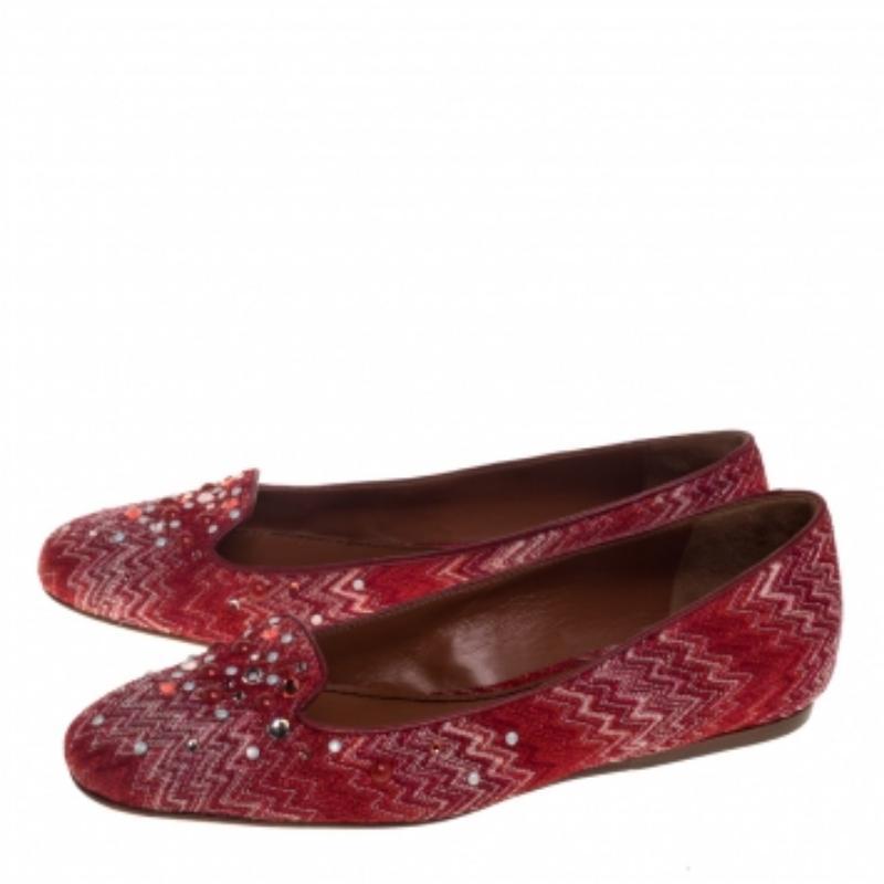 Missoni Red/White Lurex And Jacquard Fabric Embellished Ballet Flats Size 38 In Good Condition For Sale In Dubai, Al Qouz 2