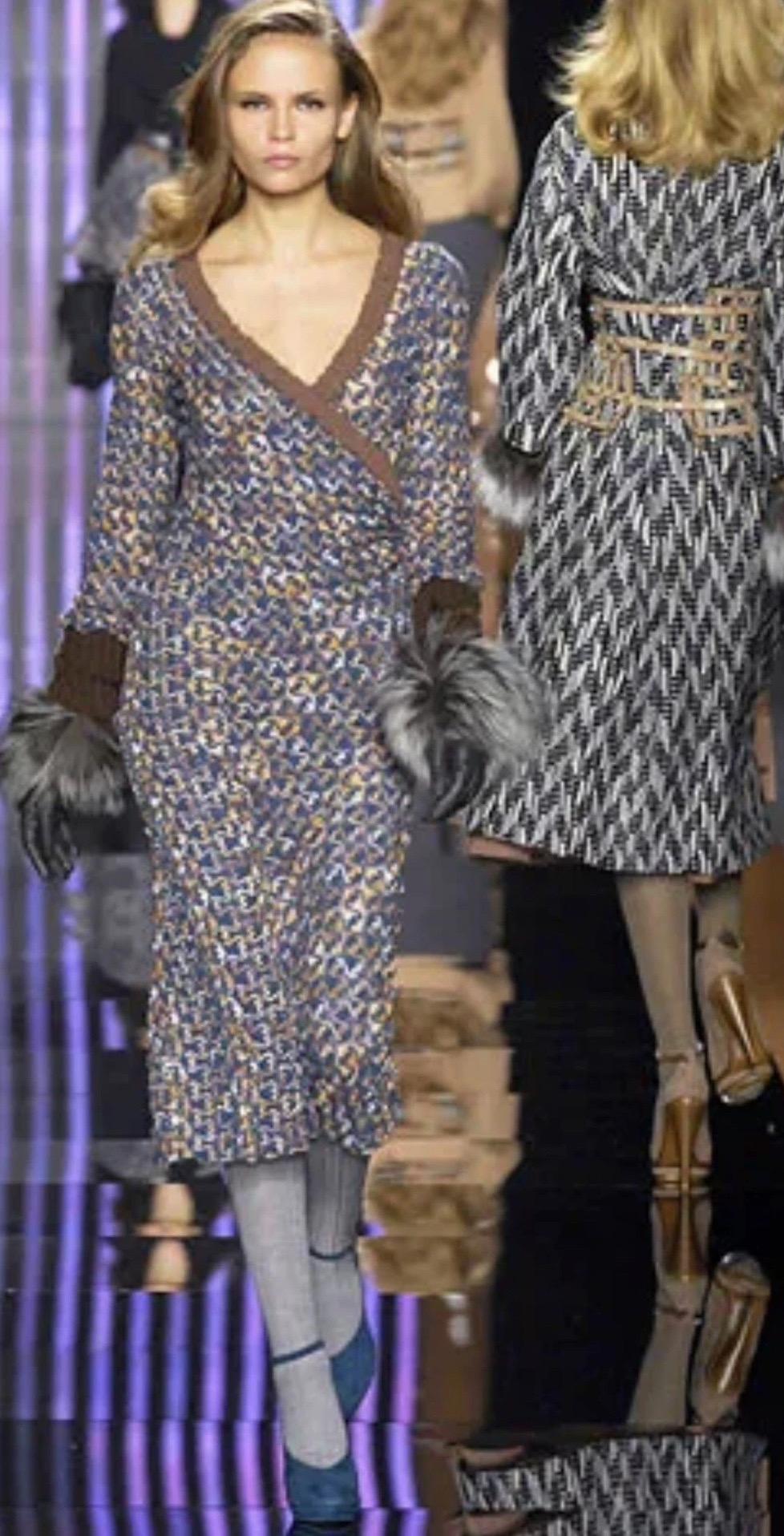 MISSONI Runway F/W 2007 ‘70s-Style Crochet Knit V-Neck Wrap Dress – IT 36/38 For Sale 1