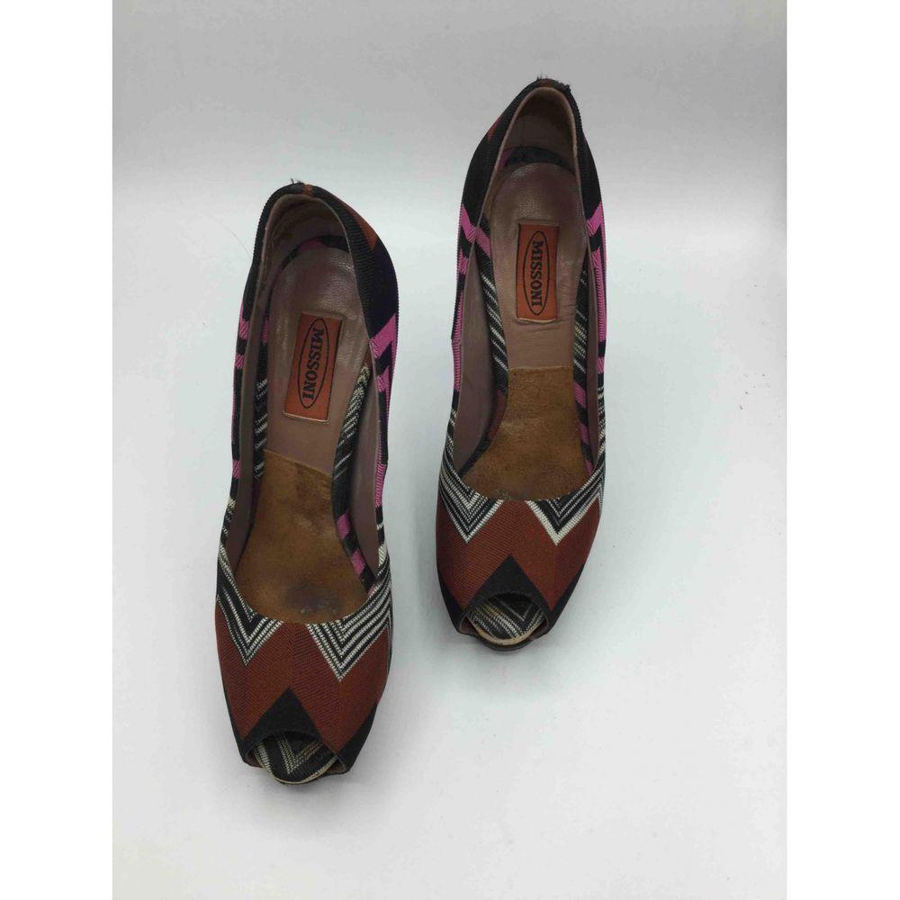 Missoni Sandals in Multicolor

Missoni open heel. Size 38. Insole 25 cm. 14 cm heel. 
Platform 3 cm. Real leather. 
The shoe is in good condition, with only small signs of normal use.

General information:
Designer: Missoni
Condition: Good