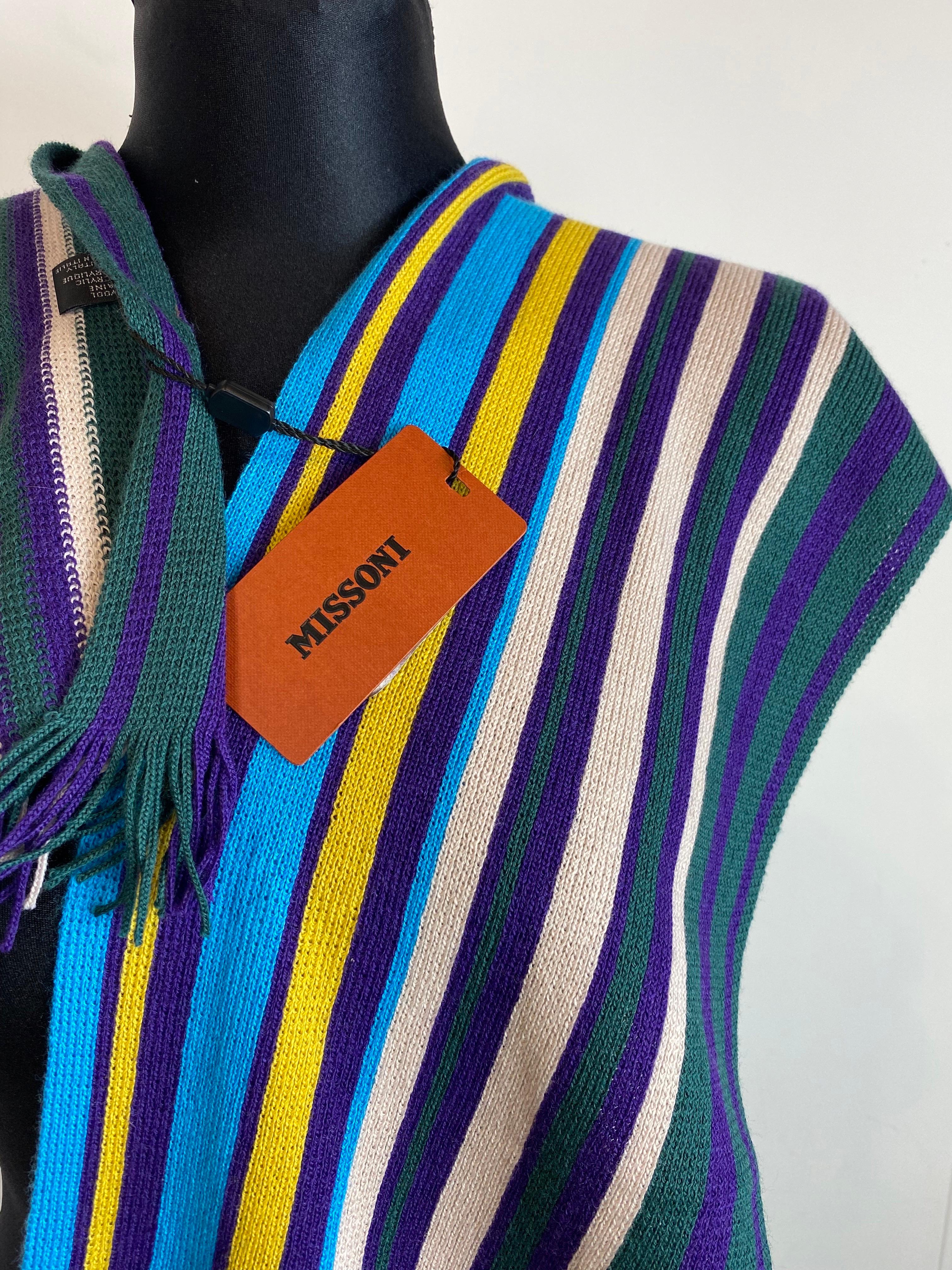 Mehrfarbiger Missoni-Schal aus Wolle und Acryl.

Neu, mit Etikett.

Länge 210 cm
Höhe 21.5 cm