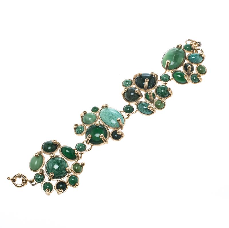 Feel like a princess every time you flaunt this Missoni bracelet on your wrist. It has been crafted from gold-tone metal and designed with sea green cabochon stones styled in an asymmetric pattern. The pretty creation, complete with a lobster clasp,