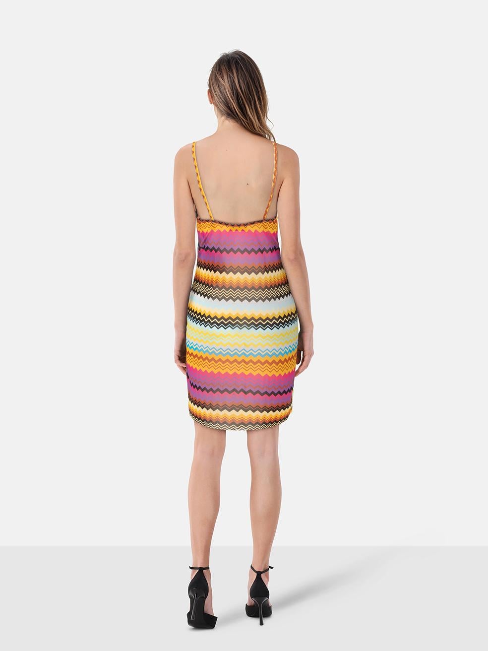 El ESTADO es Nunca usado, con etiquetas. Este nuevo artículo de reventa del diseñador Missoni no presenta ningún desgaste visible.
 

 Detalles
 

 

 Multicolor
 

 Sintético
 

 Vestido
 

 Mini
 

 Puro
 

 Sin mangas
 

 Patrón en zigzag
 


