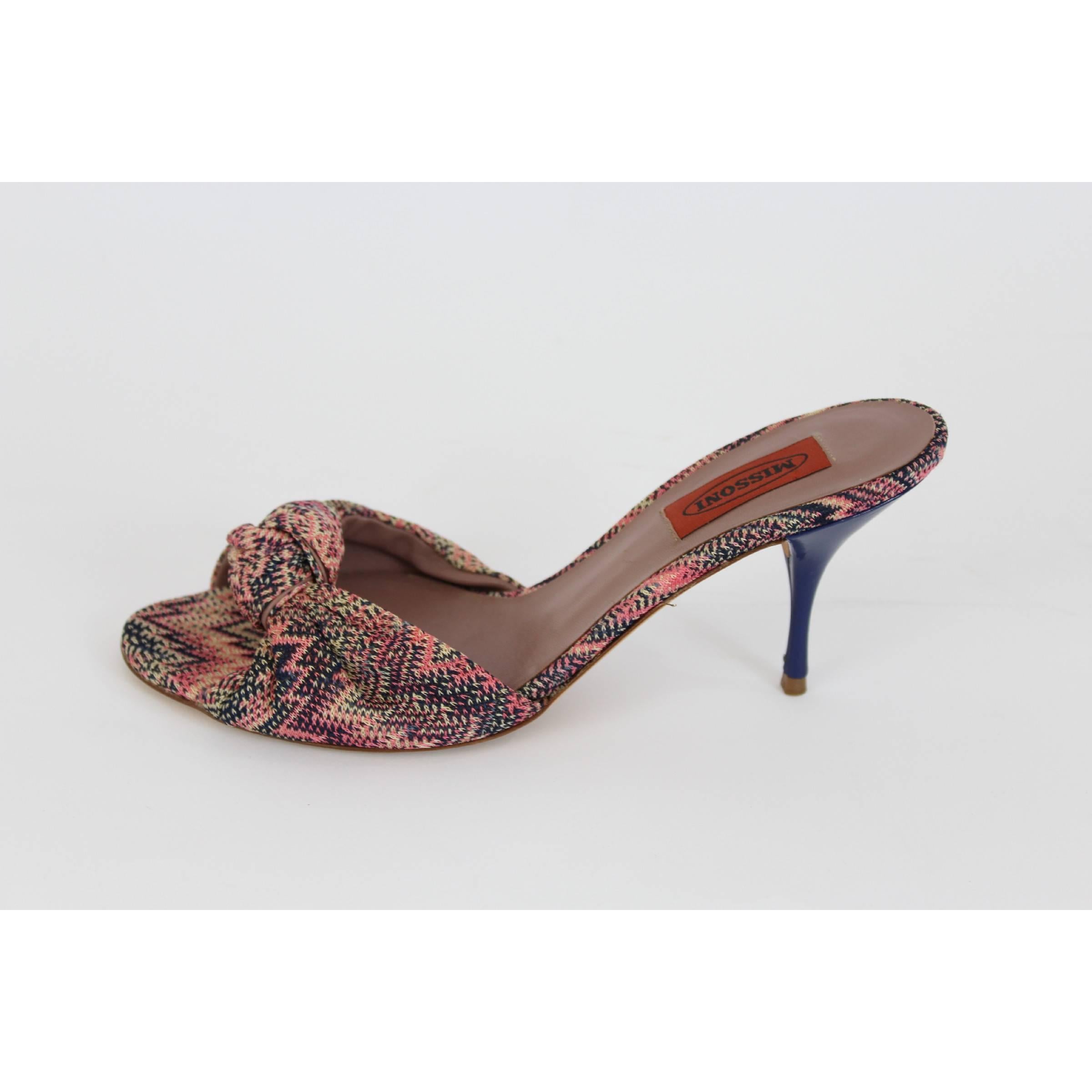 Missoni shoes with pink fabric and leather. Crochet fabric sole and insole in leather. Model sandal popped with stiletto heel. Made in Italy. Excellent vintage conditions.

Size: 39 it 8 1/2 Us 6 Uk

Heel height: 7 cm
Pink color
Composition: canvas