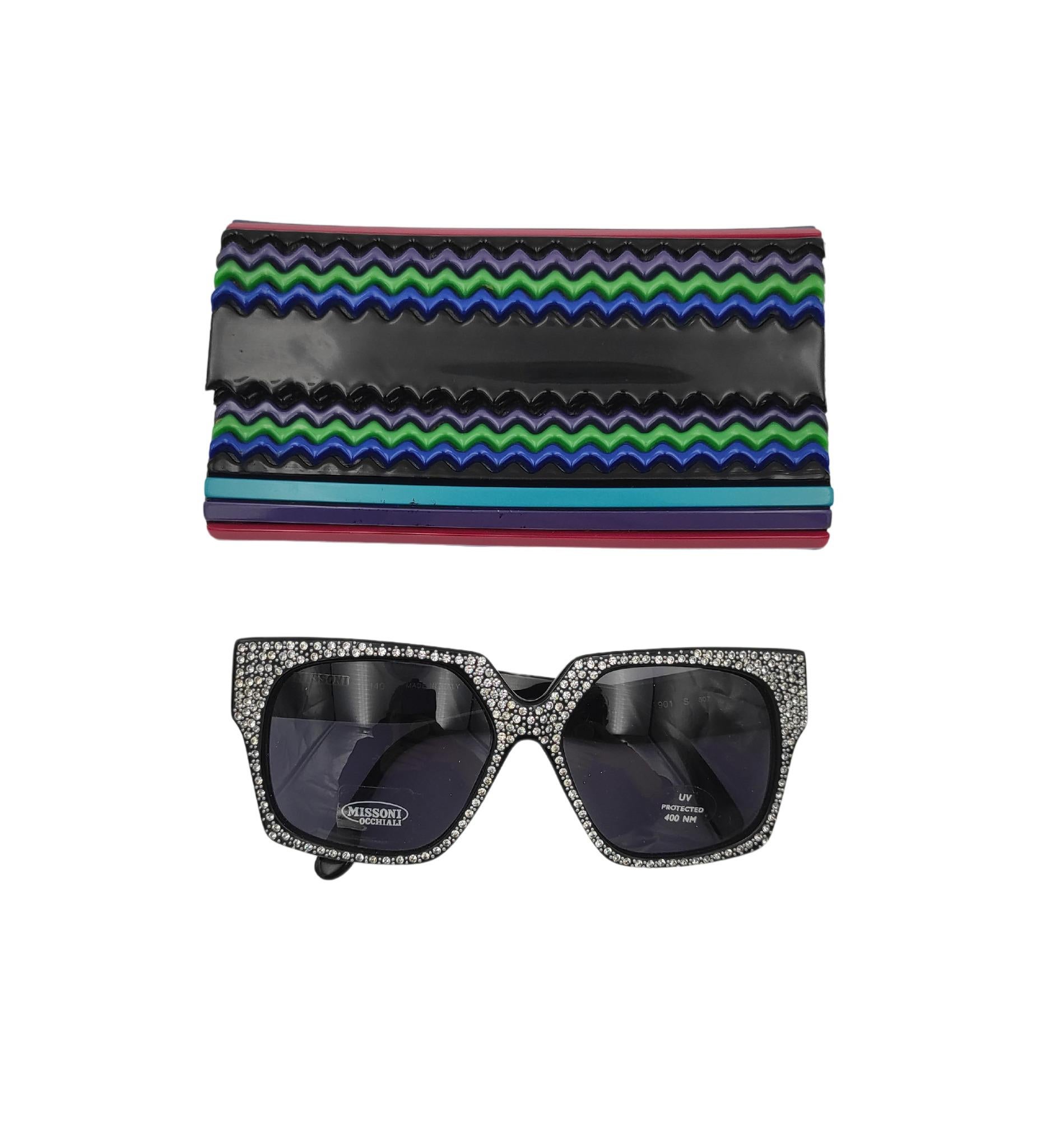 Missoni sunglasses
Black frame covered with rhinestones
Square lenses

Excellent condition
Never worn
With original case
1980s
