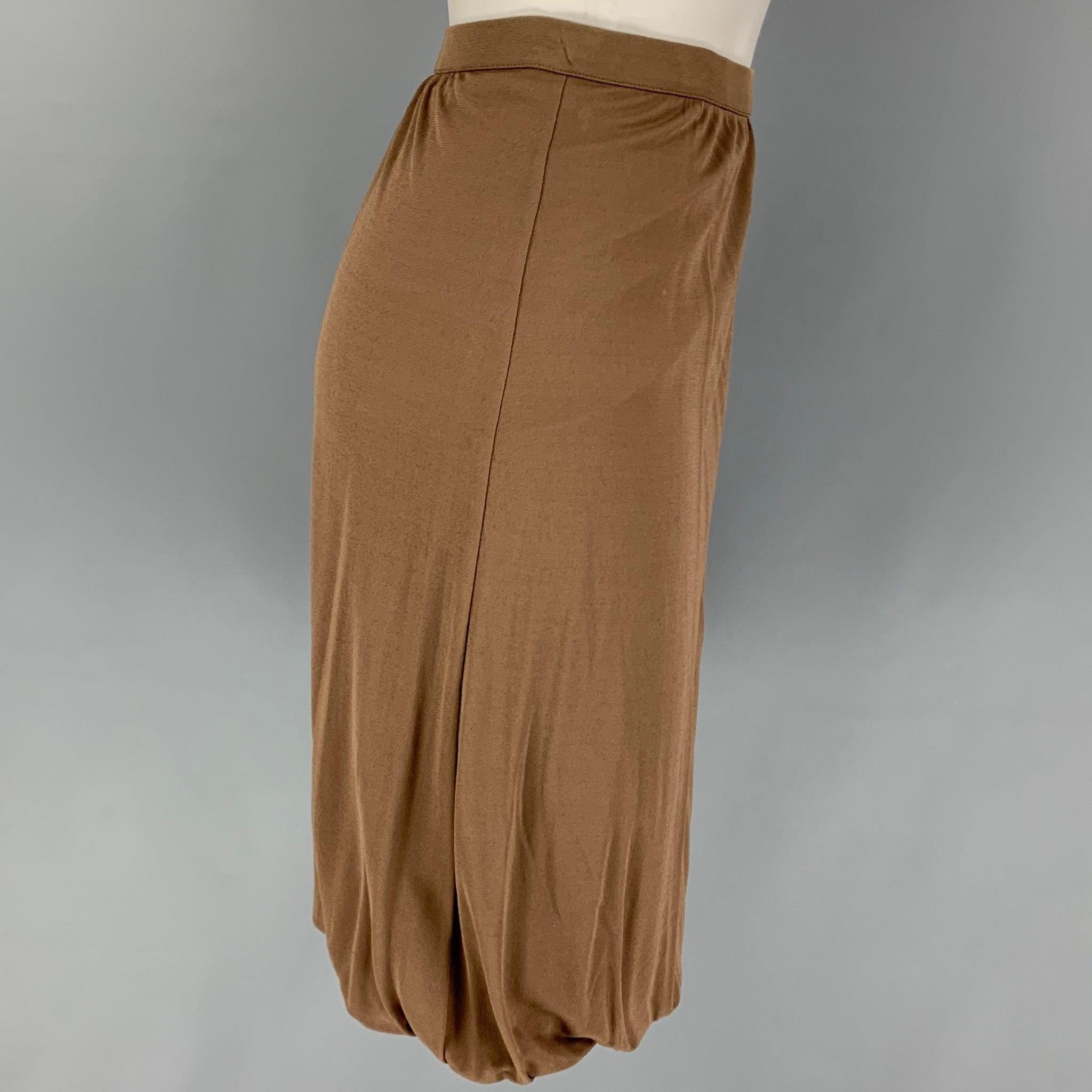 MISSONI skirt comes in a taupe rayon featuring a bubble hem and a elastic waist. Made in Italy.
Very Good
Pre-Owned Condition. 

Marked:   36 

Measurements: 
  Waist:
27 inches  Hip:
32 inches  Length: 22 inches 
  
  
 
Reference: 119456
Category: