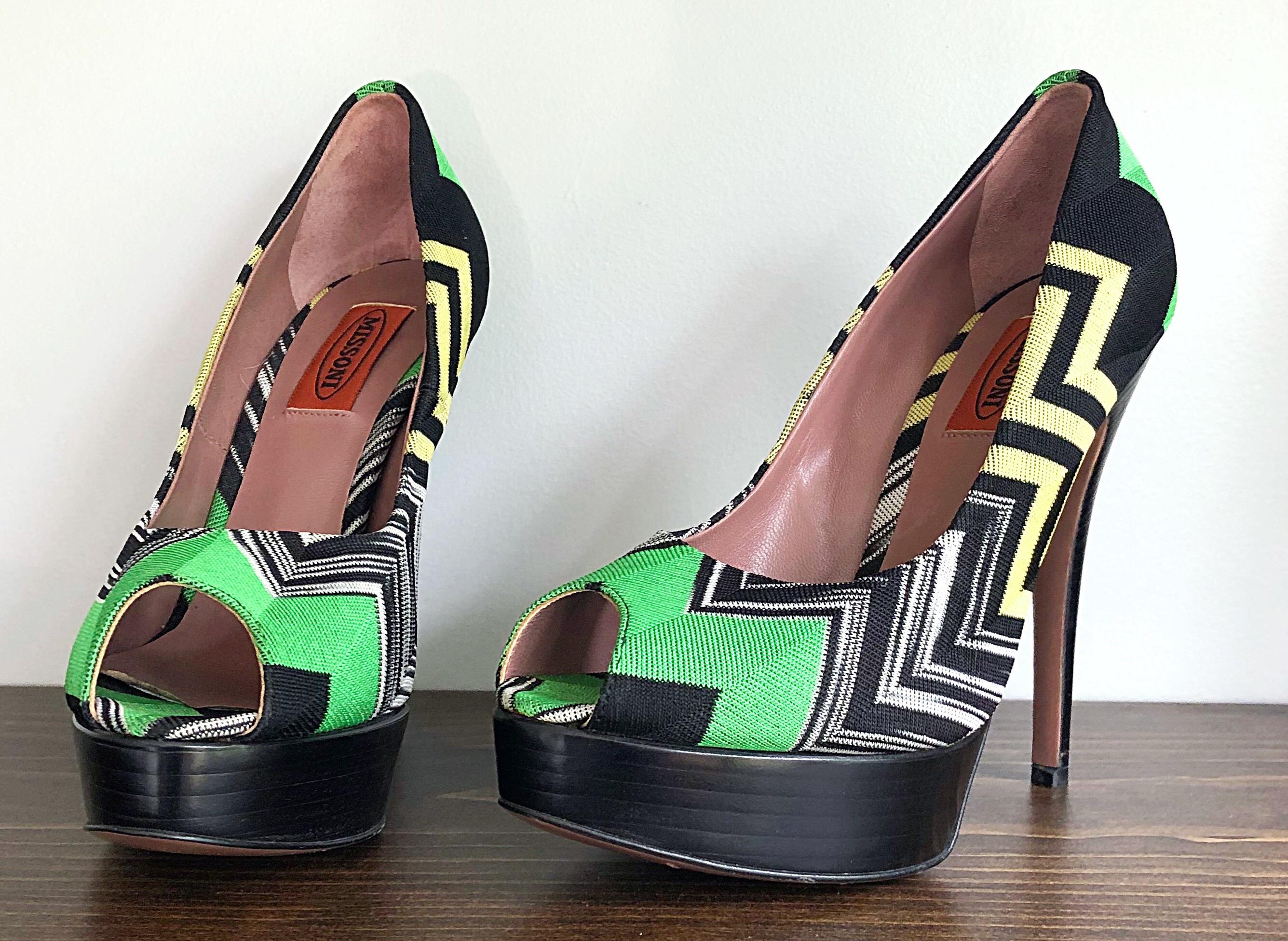 Add a bit of jazz to any outfit in these early 2000s vintage MISSONI peep toe platform high heels ! Features the signature chevron zig zag patterns in kelly green, yellow, white and black. Stacked platform makes these comfortable for all day wear.