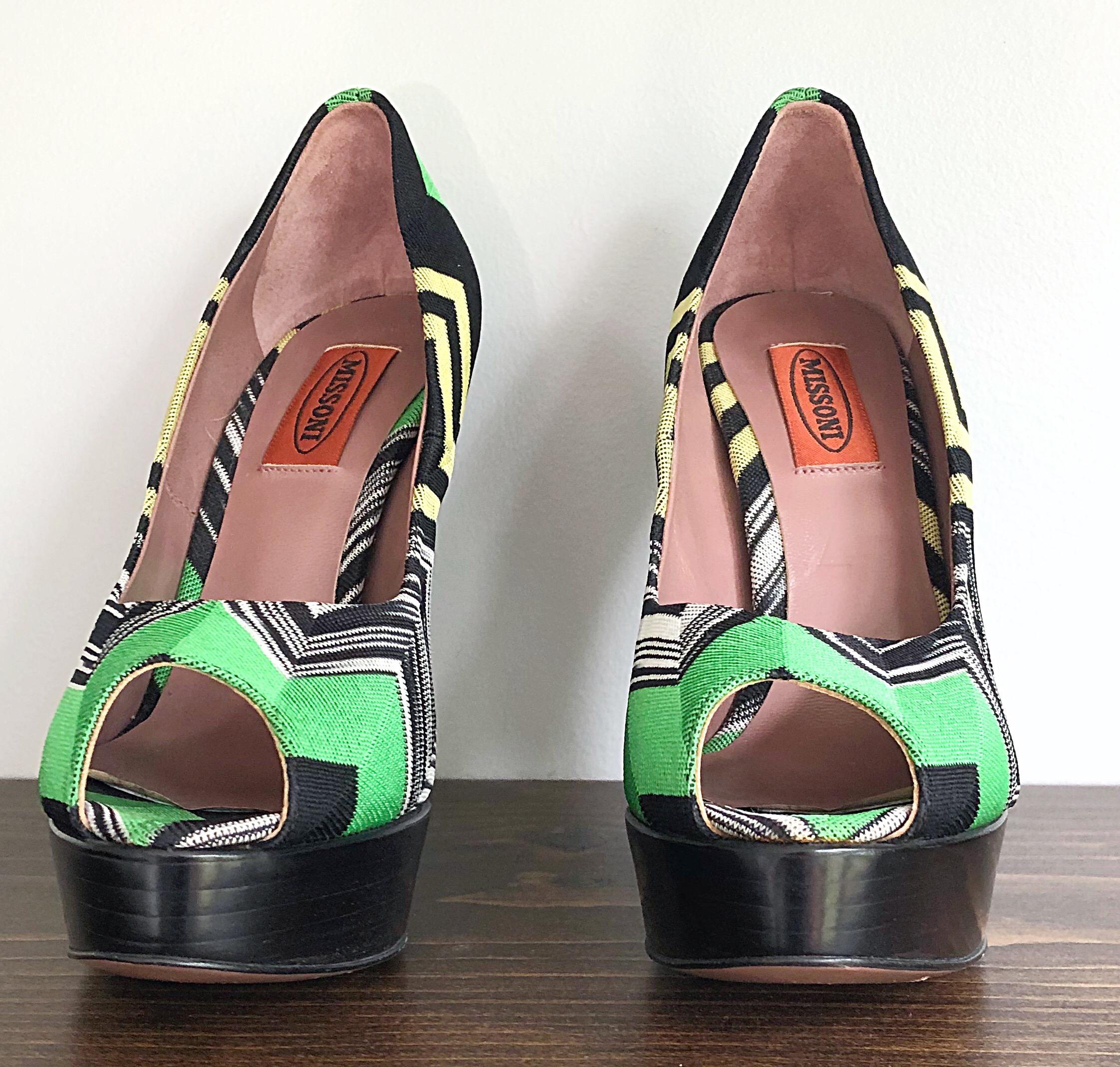 Missoni Size 36 / 6 Green + Yellow Zig Zag Platforms Peep Toe High Heels Shoes In Excellent Condition For Sale In San Diego, CA