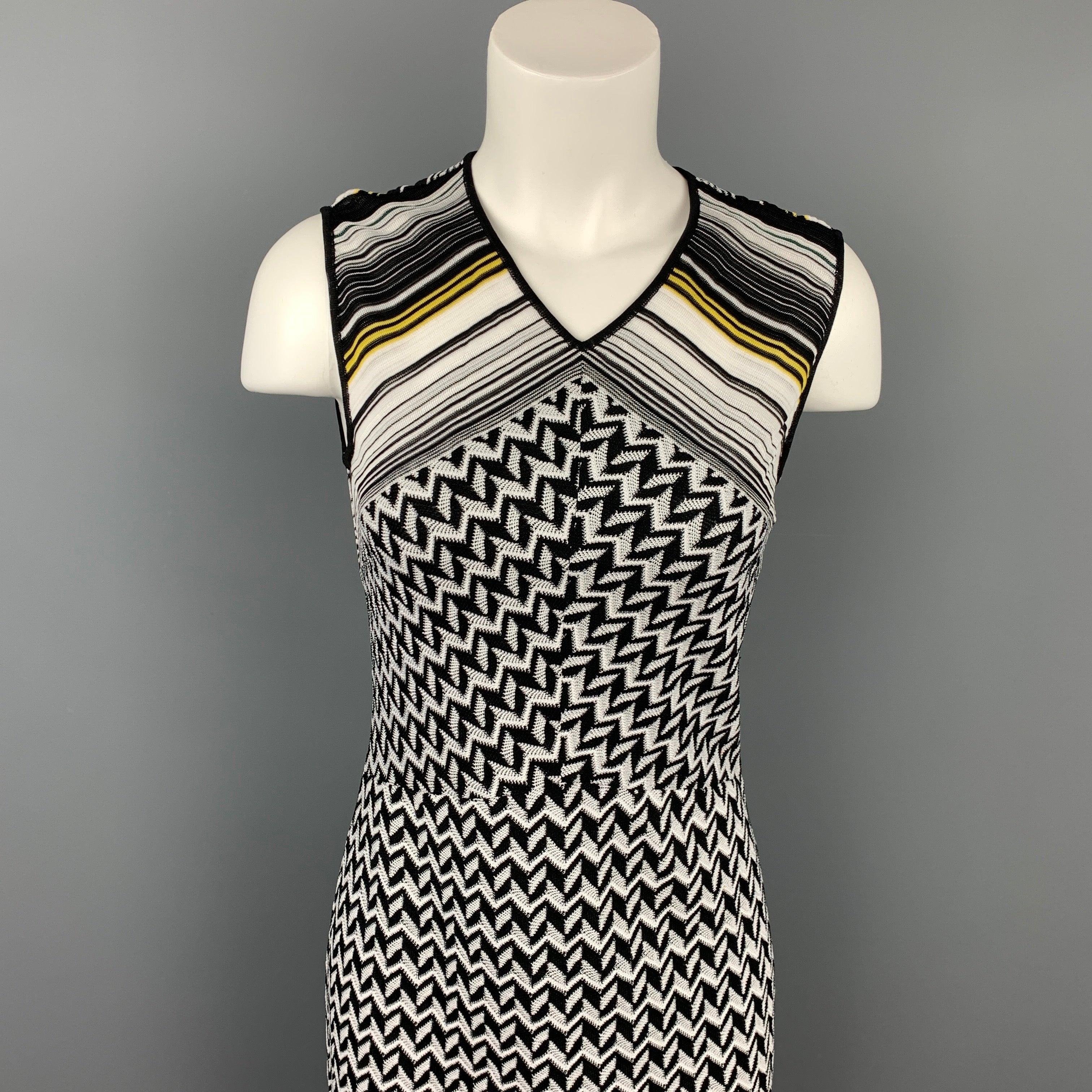 MISSONI dress comes in a black & white zig zag print material featuring a shift style, sleeveless, and a back zip up closure. Made in Italy.Very Good
Pre-Owned Condition. 

Marked:   No size marked 

Measurements: 
 
Shoulder: 14 inches  Bust: 28