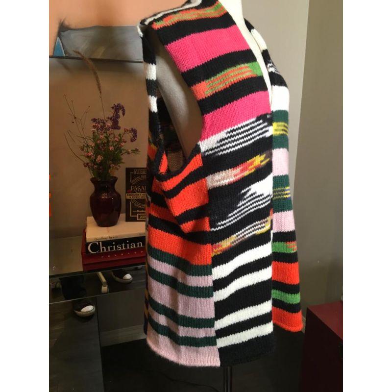 Women's Missoni Size 42 Black White V Neck Sleeveless Wool Knit Top  For Sale
