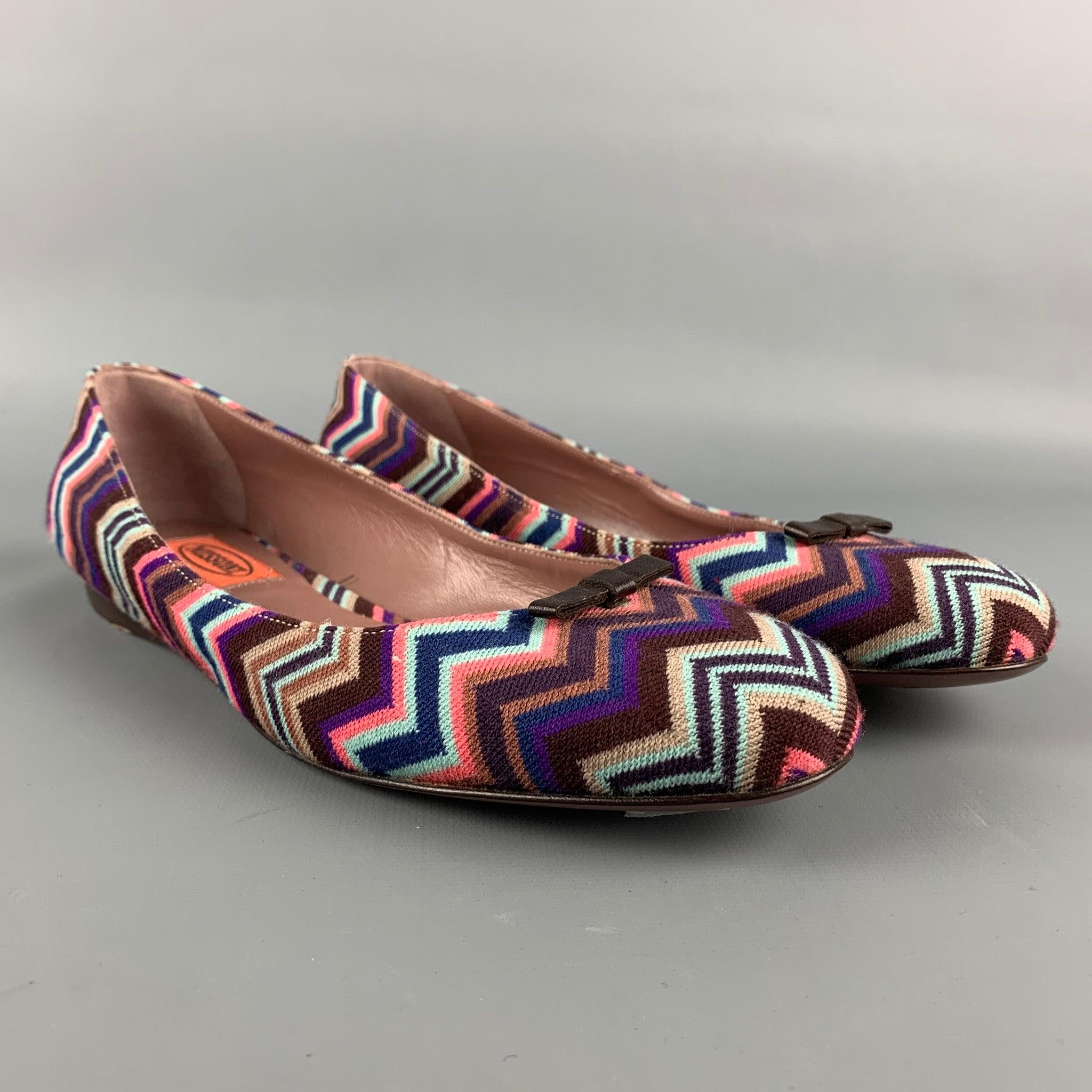 MISSONI flats comes in a multi-color zig zag fabric featuring a leather mini bow detail and a wooden sole. Made in Italy.Very Good
 Pre-Owned Condition. 
 

 Marked:  38Outsole: 9.5 inches x 3 inches 
  
  
  
 Sui Generis Reference: 111055
