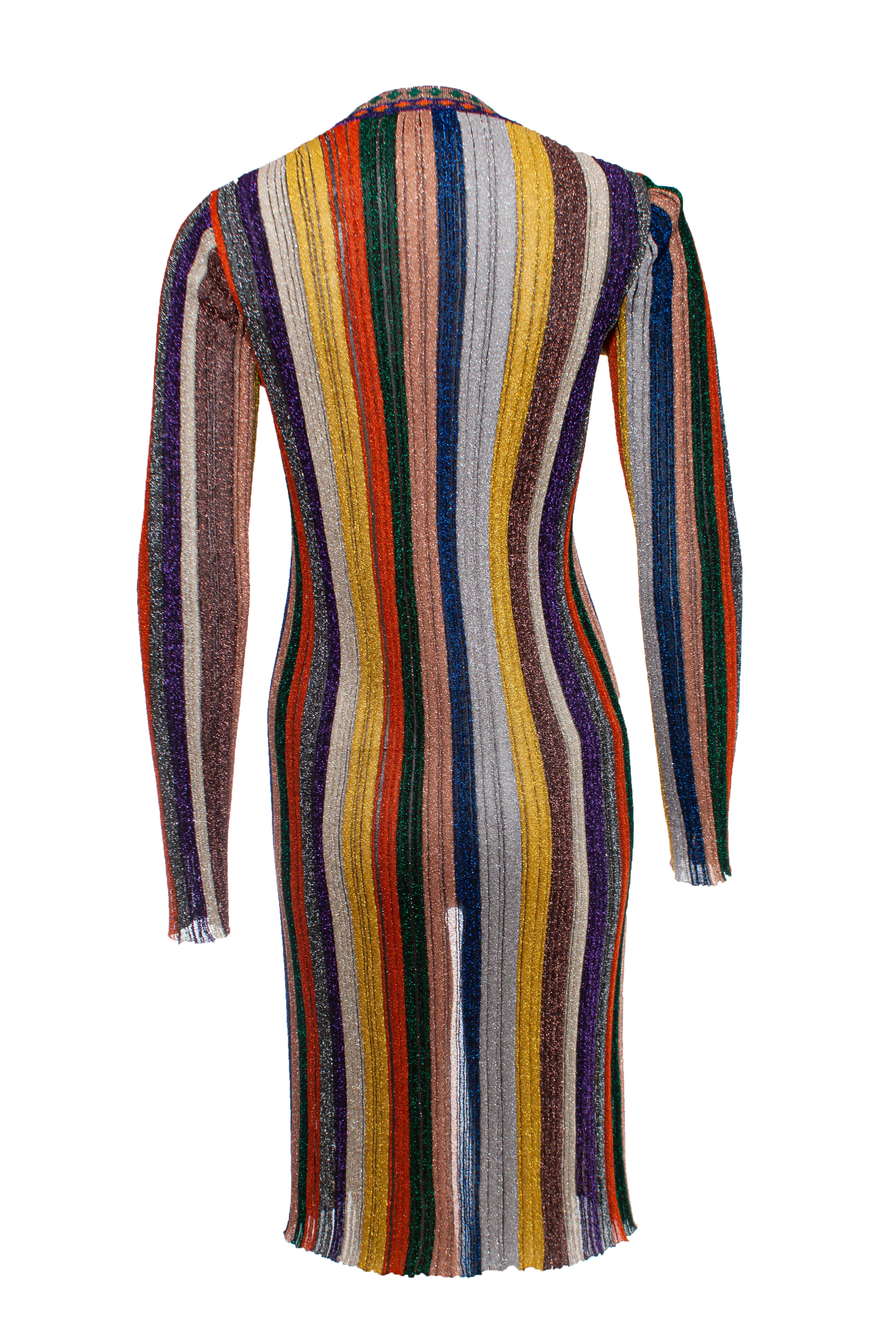 Missoni, multi-colored striped lurex cardigan. The item is in very good condition. Vest has no buttons or closure.

• CONDITION: very good condition

• SIZE: IT40 - XS

• MEASUREMENTS: length 104 cm, width 44 cm, waist 43 cm, shoulder width 39