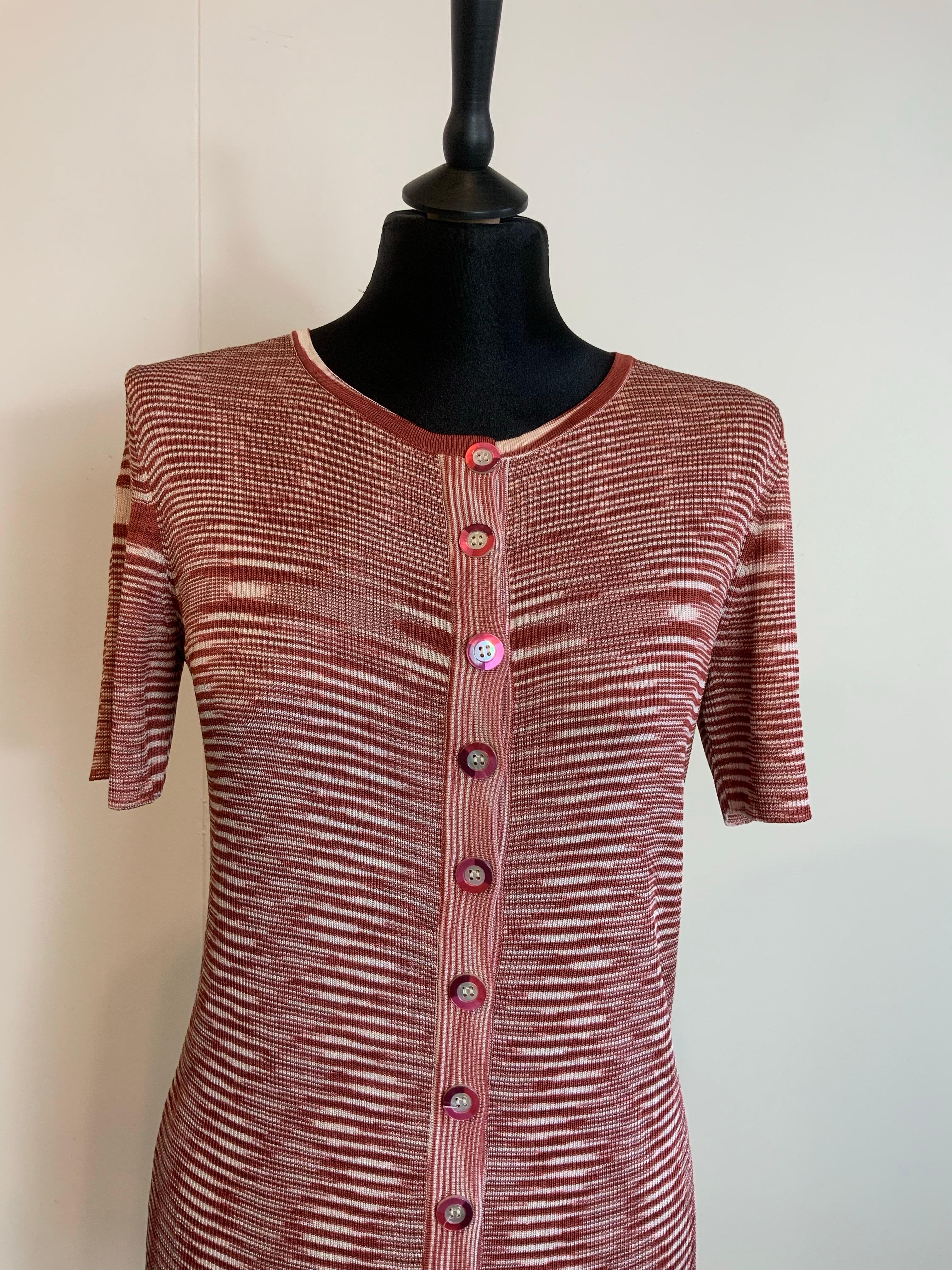 Missoni top.
Missing composition label.
But we think it's cotton.
Size 40 Italian
Shoulders 40 cm
Bust 42 cm
Length 75 cm
Excellent general condition, shows minimal signs of use.