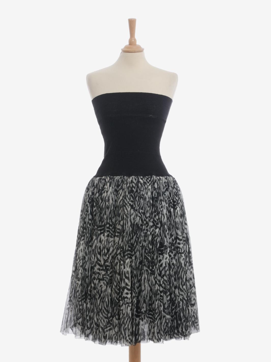 Missoni Tulle Cocktail Dress is a dress with an elasticized bandeau top contrasted with a voluminous bell-shaped skirt made of several layers of tulle with an animalier pattern.

CONDITION
Very good vintage condition

LABEL
Missoni - Made in