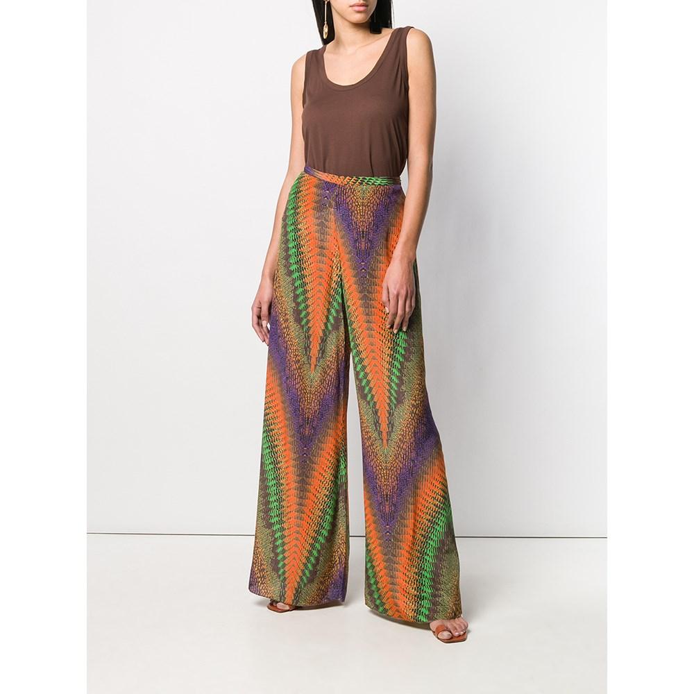 Missoni brown viscose 90s sleeveless top with multicolor silk back. Round neckline and straight hem.

Size: 46 IT

Flat measurements
Height: 70 cm
Bust: 47 cm

Product code: A8250

Composition: 100% Viscose - 100% Silk

Made in: Portugal

Condition: