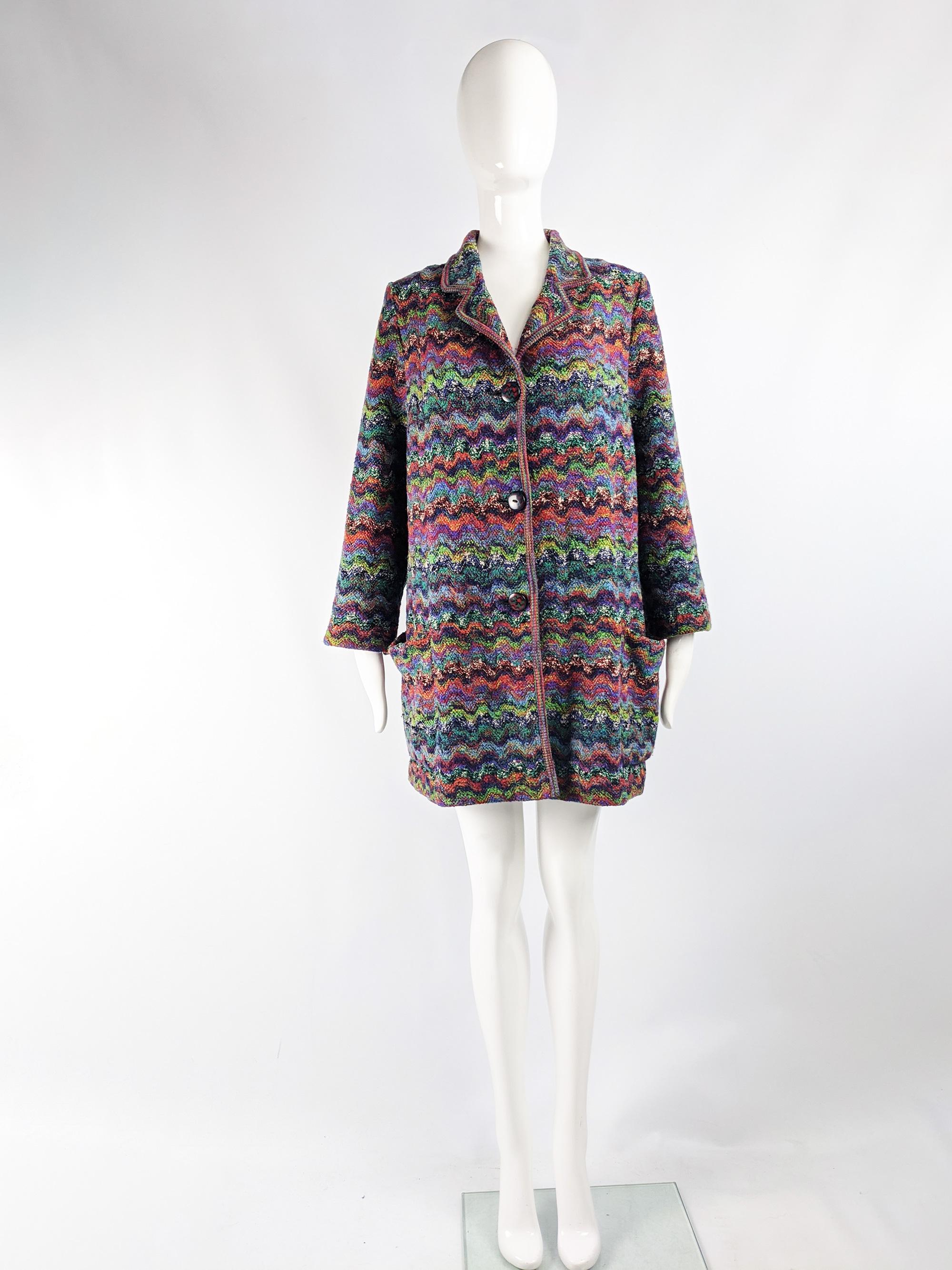 A beautiful vintage womens Missoni for Neiman Marcus swing coat from the 80s. In a multicolored boucle wool knit with Missoni's iconig zigzag pattern knitted throughout and printed on the buttons. 

Size: Unlabelled; fits a Small to Large due to