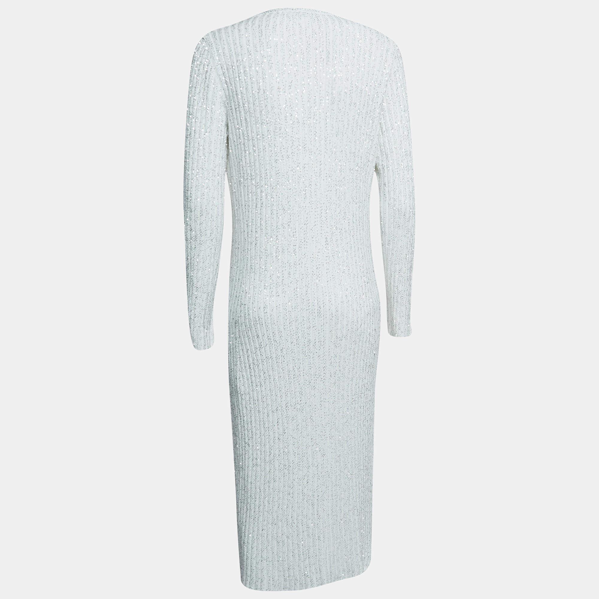 This Missoni midi dress exudes elegance and sophistication. Its flattering length falls between the knee and ankle offering a versatile option for various occasions. With its chic design it combines modern trends with timeless charm making it a must