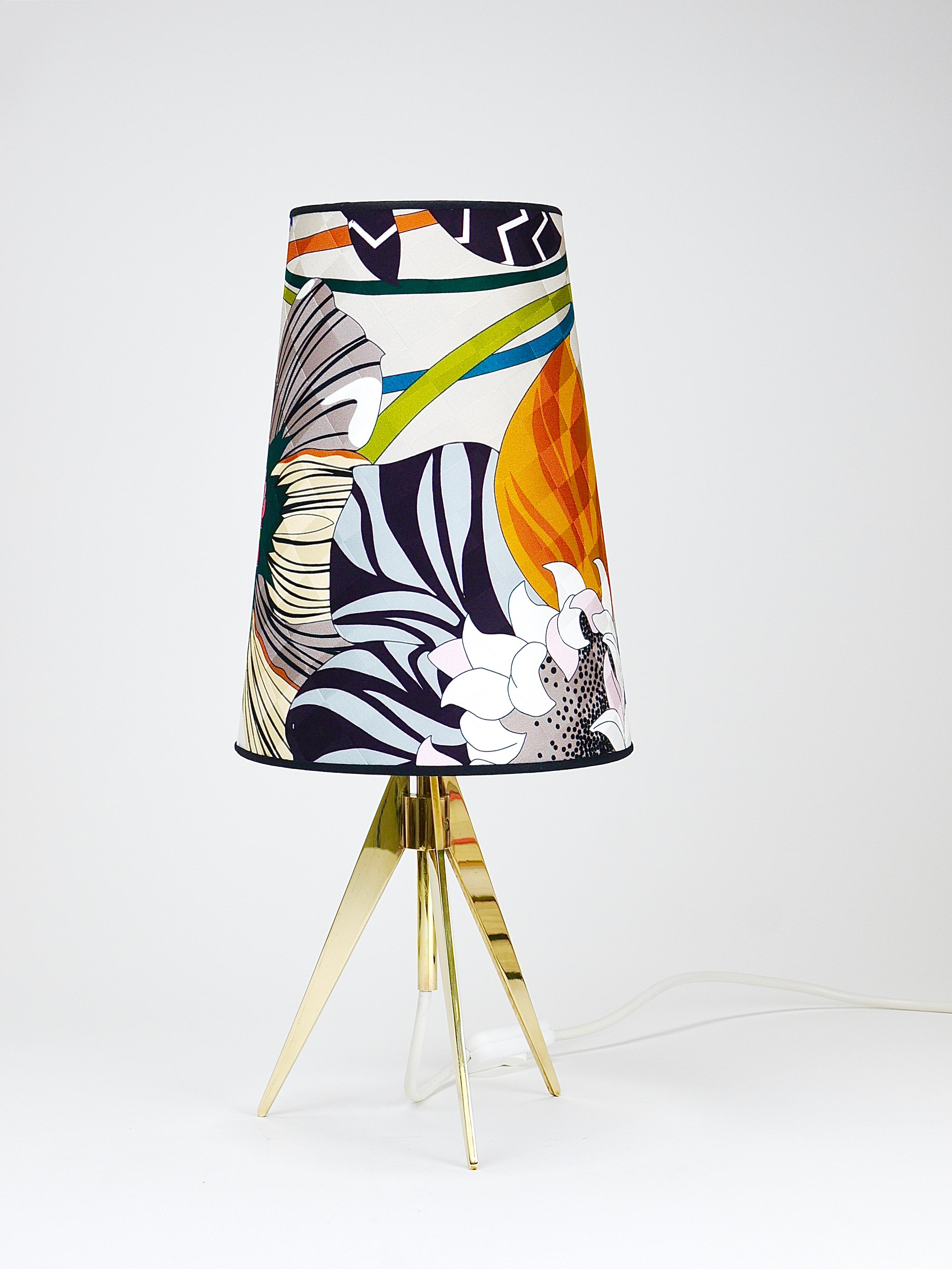 Missoni x Kalmar Vienna Adjustable Brass Tripod Table Side Lamp, Autriche, années 1950 en vente 6