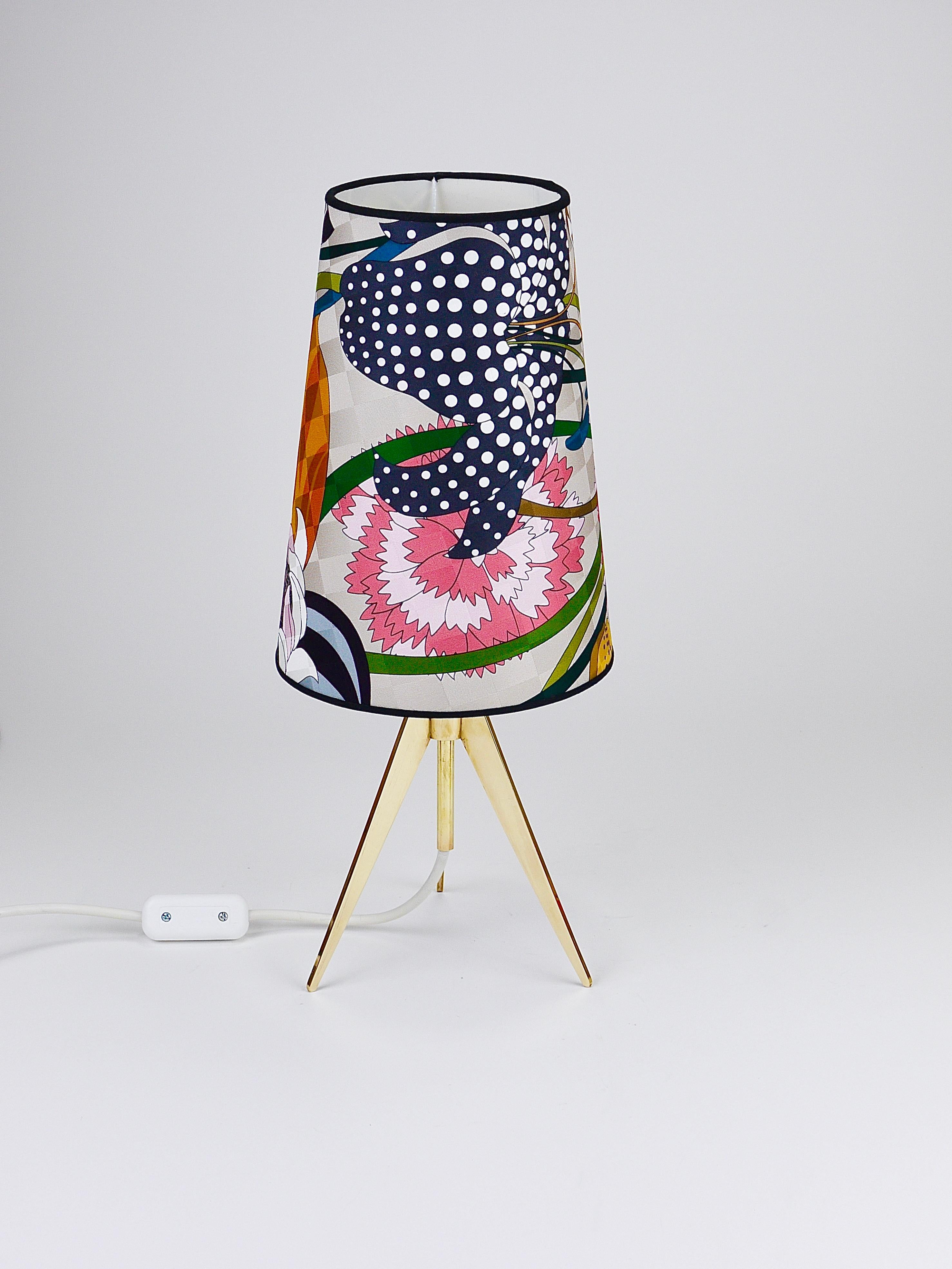 Missoni x Kalmar Vienna Adjustable Brass Tripod Table Side Lamp, Autriche, années 1950 en vente 7