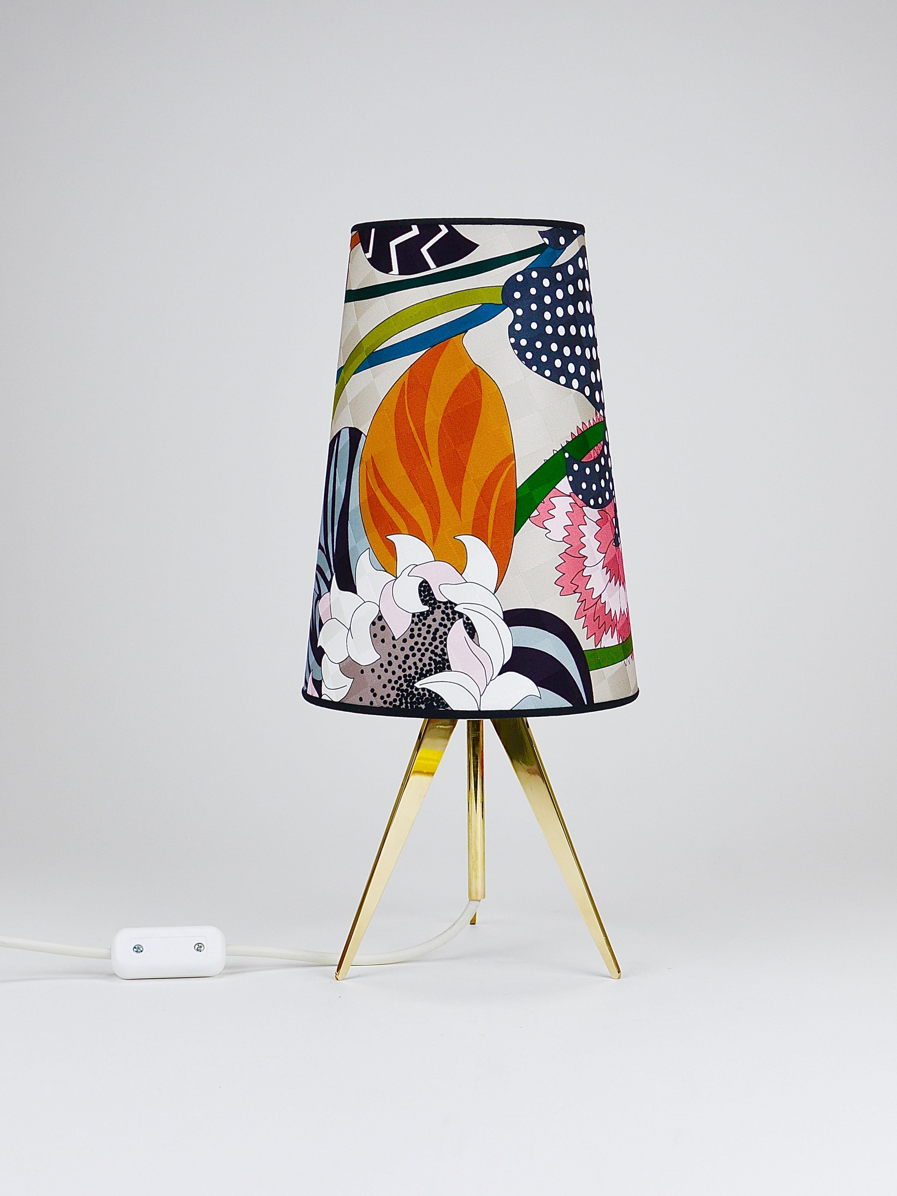 Mid-Century Modern Missoni x Kalmar Vienna Adjustable Brass Tripod Table Side Lamp, Autriche, années 1950 en vente