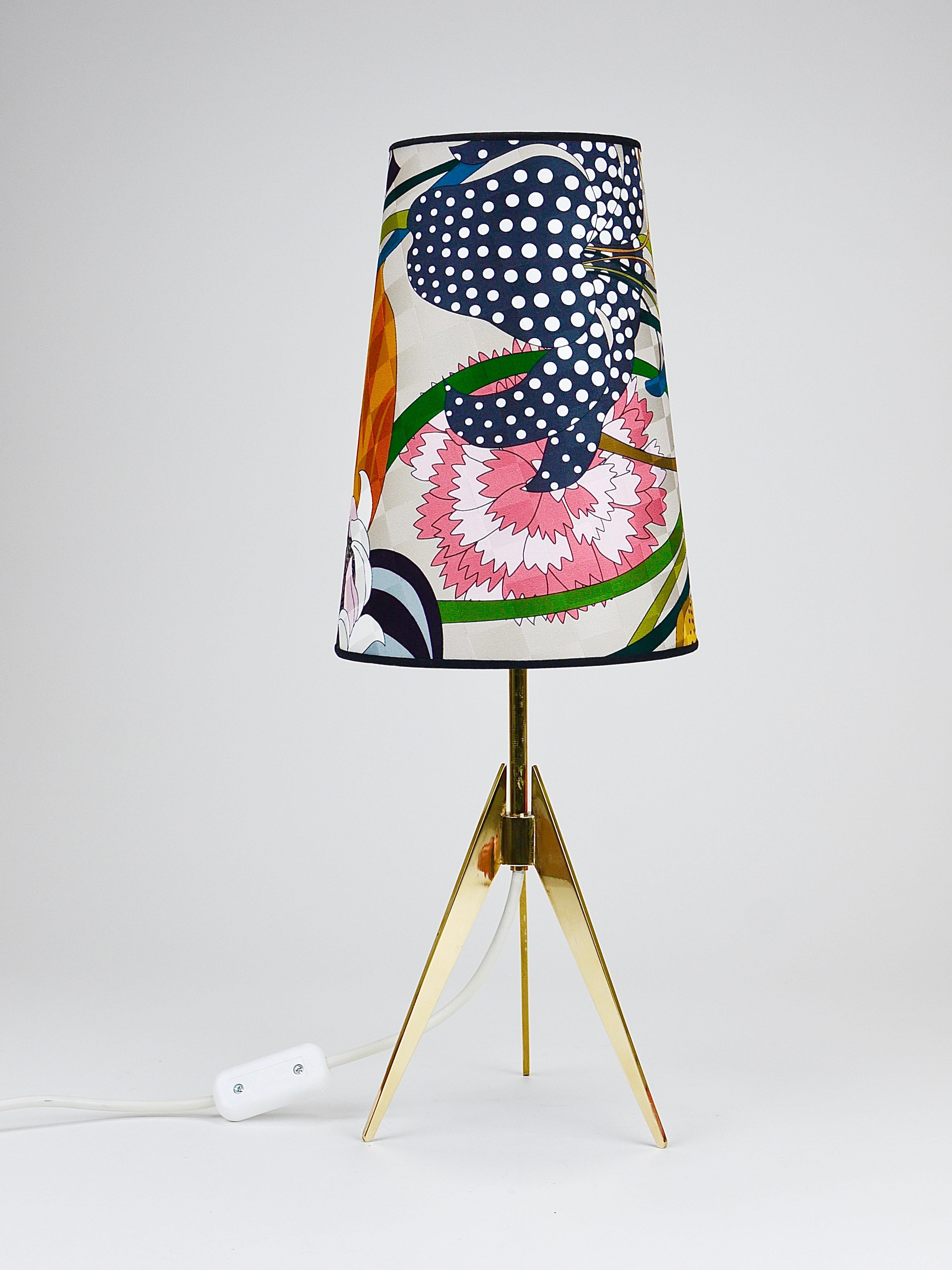 Autrichien Missoni x Kalmar Vienna Adjustable Brass Tripod Table Side Lamp, Autriche, années 1950 en vente