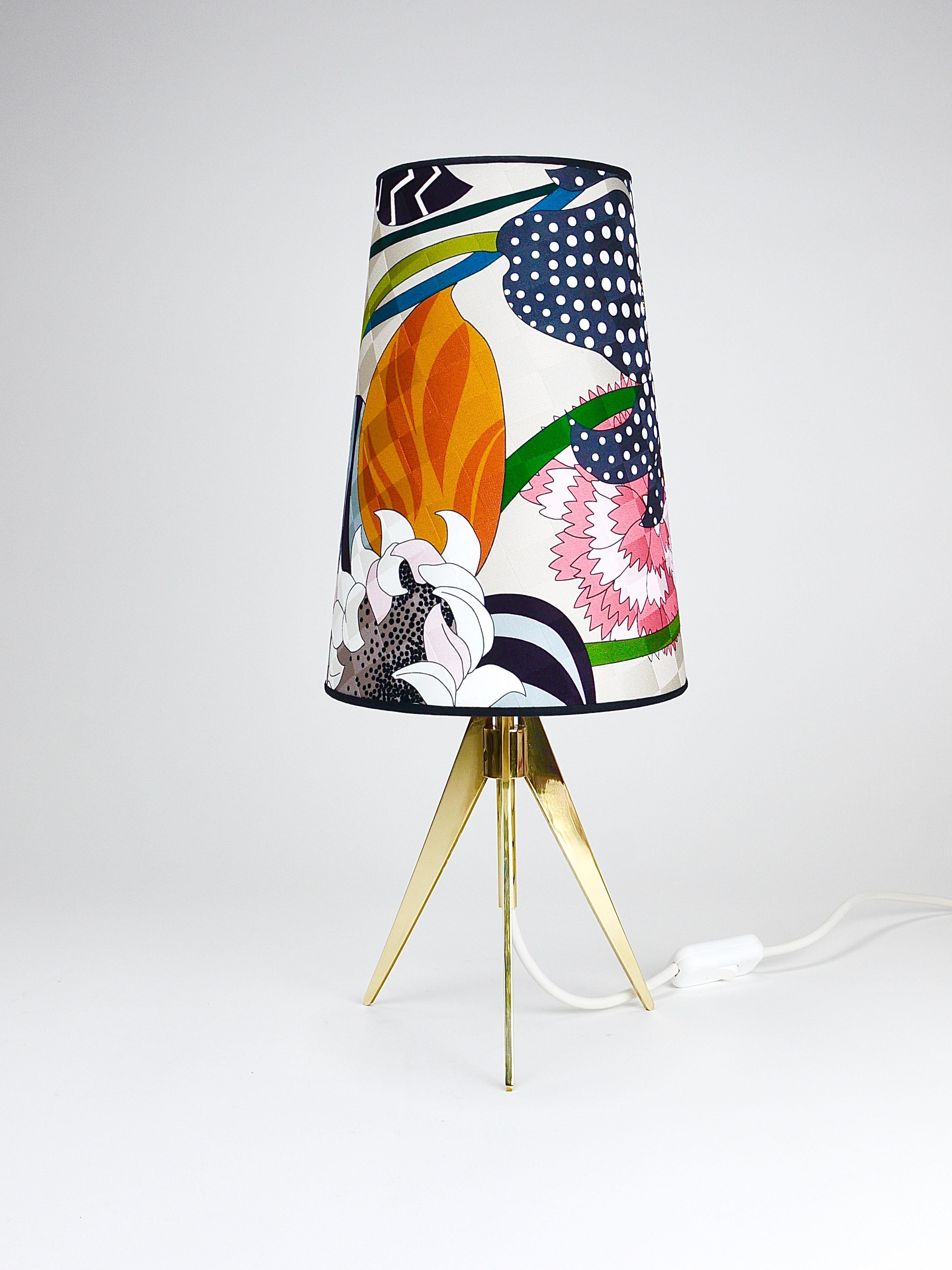 20ième siècle Missoni x Kalmar Vienna Adjustable Brass Tripod Table Side Lamp, Autriche, années 1950 en vente