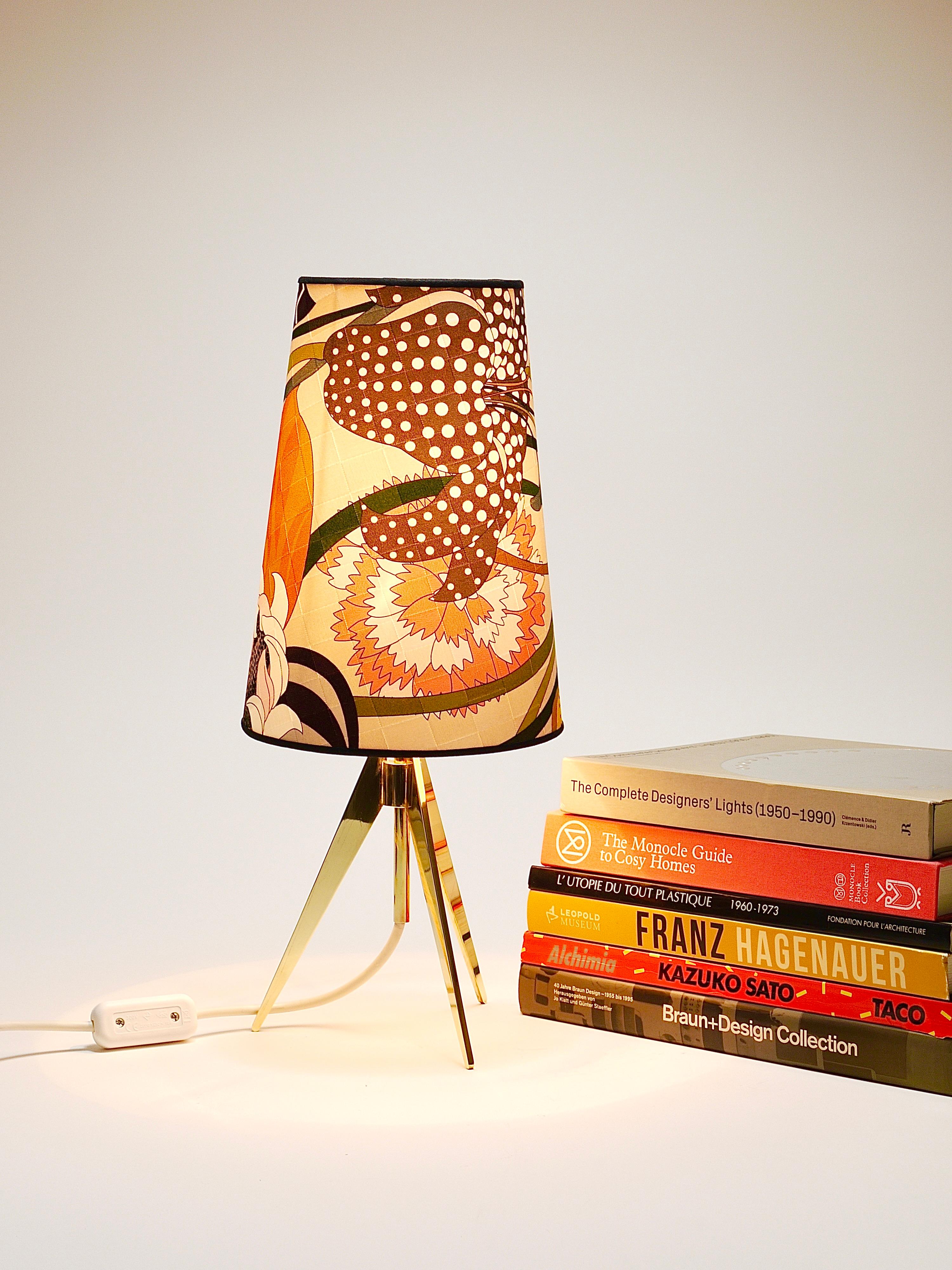 Laiton Missoni x Kalmar Vienna Adjustable Brass Tripod Table Side Lamp, Autriche, années 1950 en vente