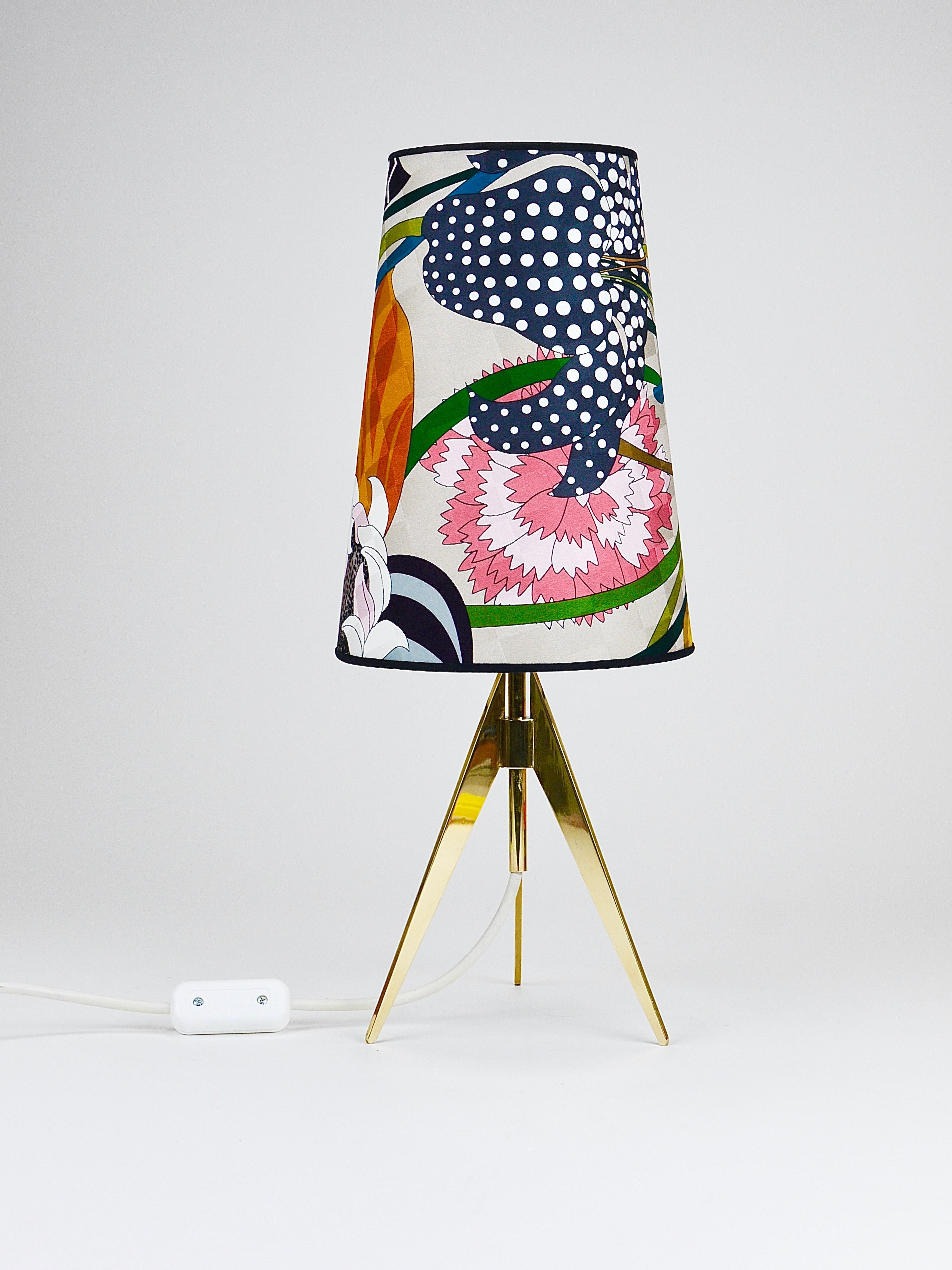 Missoni x Kalmar Vienna Adjustable Brass Tripod Table Side Lamp, Autriche, années 1950 en vente 1
