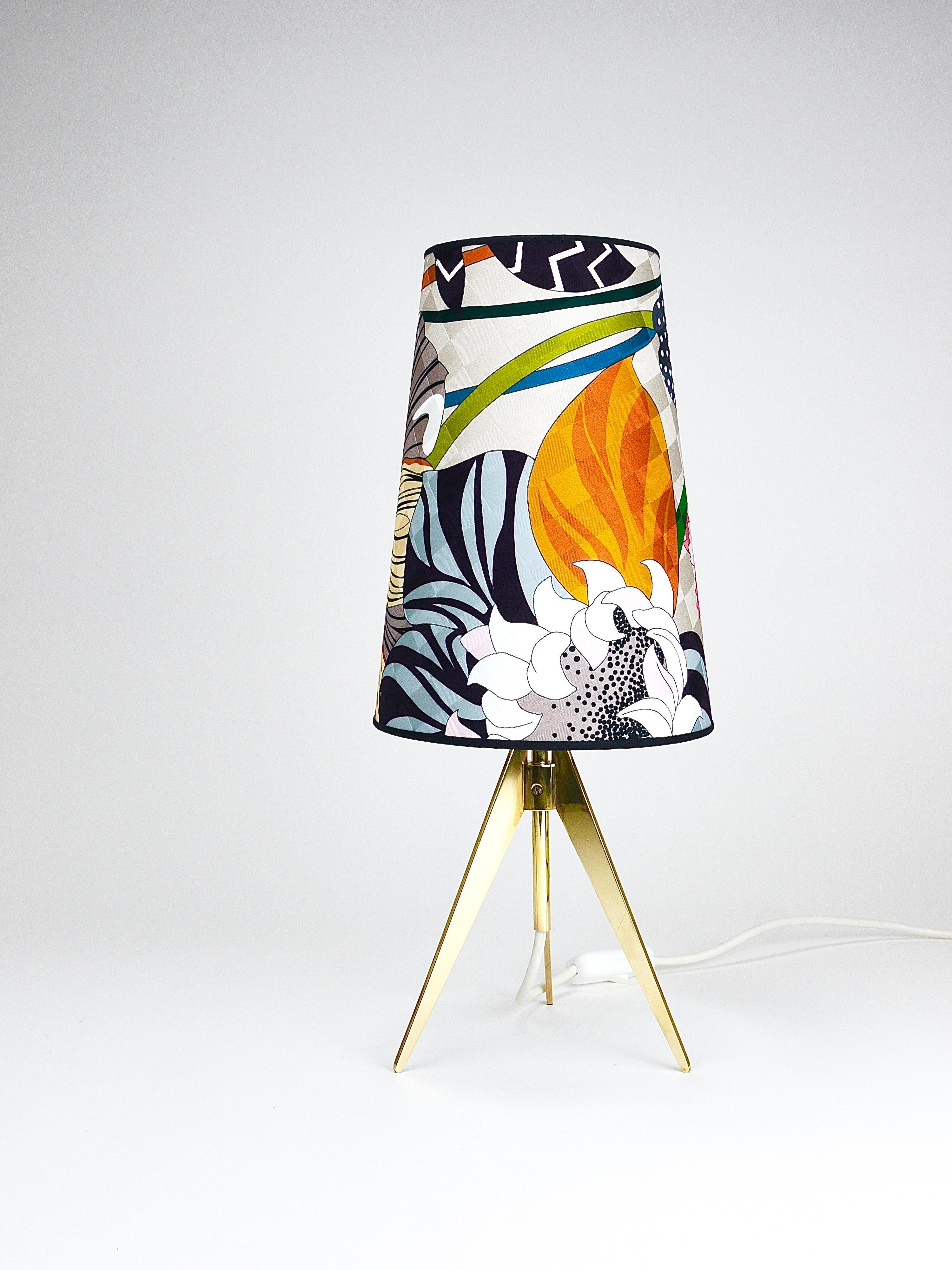 Missoni x Kalmar Vienna Adjustable Brass Tripod Table Side Lamp, Autriche, années 1950 en vente 3